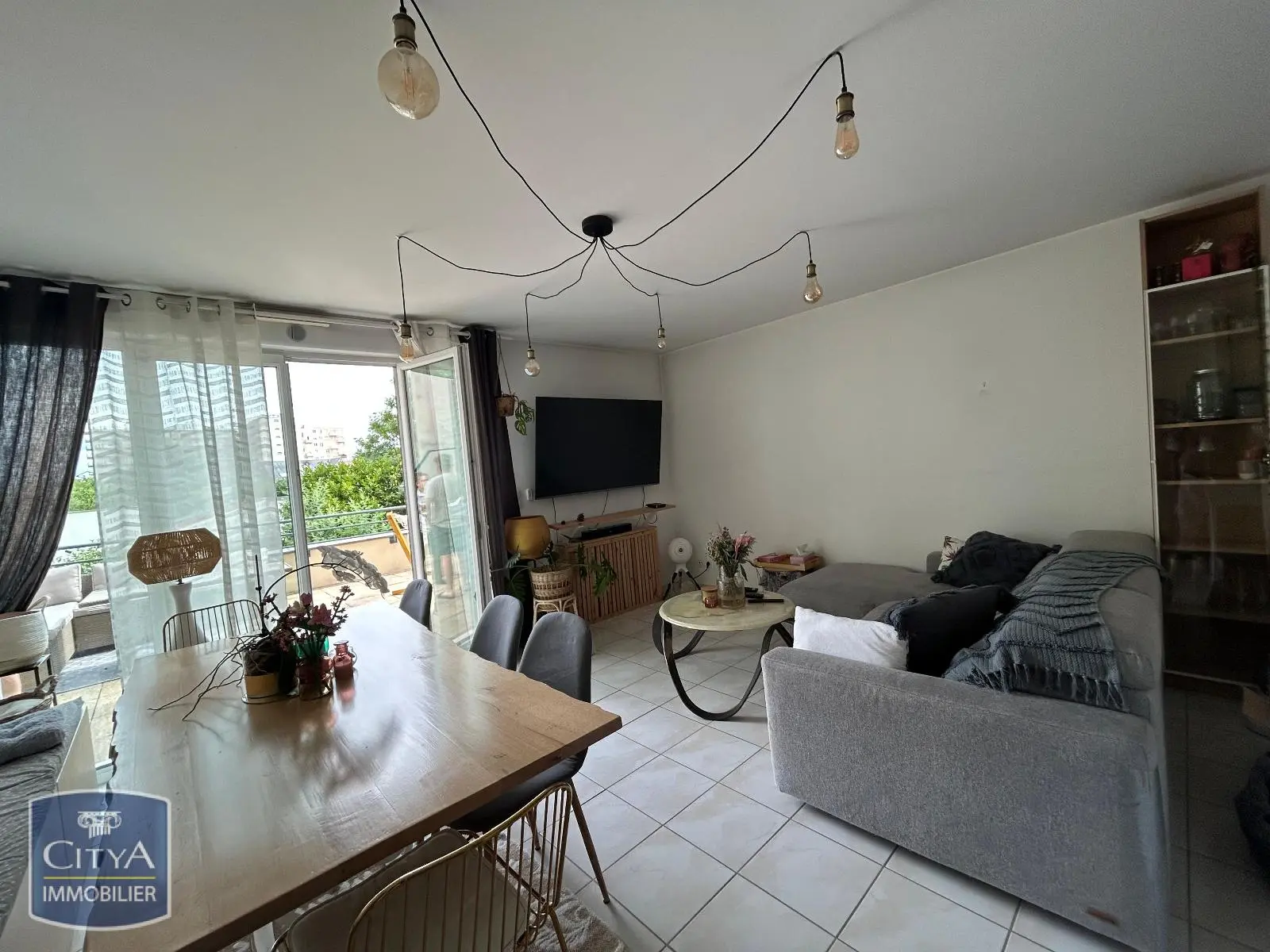 T2 GRANDE TERRASSE PLACE DE PARKING CHASSE ROYALE