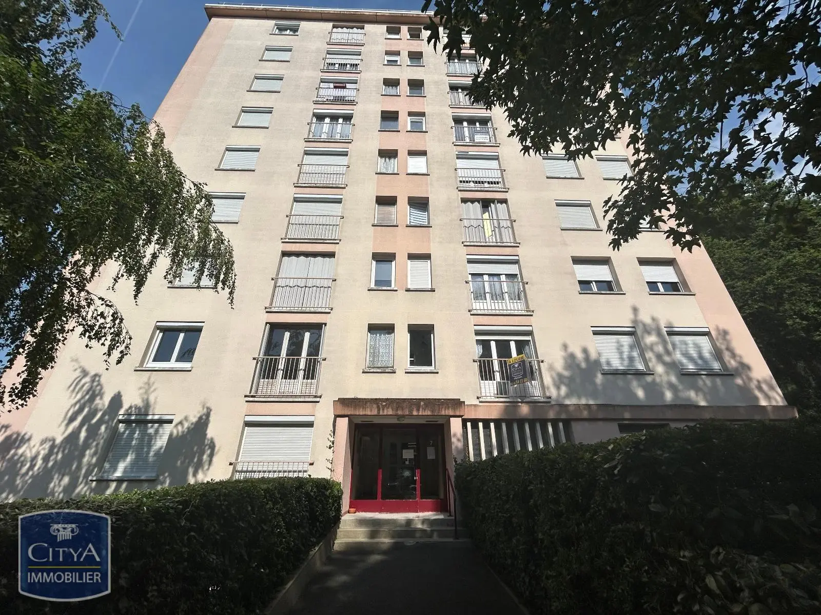 A LOUER T2 MEUBLE PARKING LIBRE