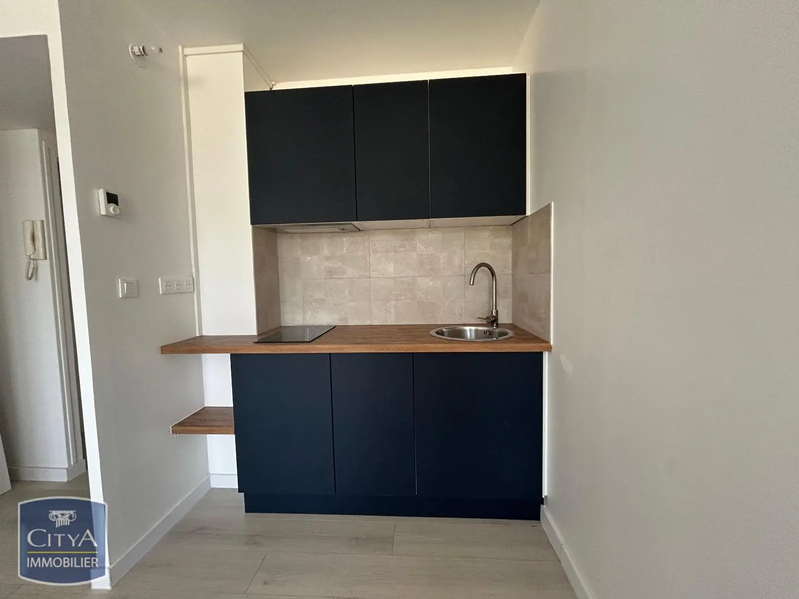 Photo 1 Appartement 1 pièce 27.06m²