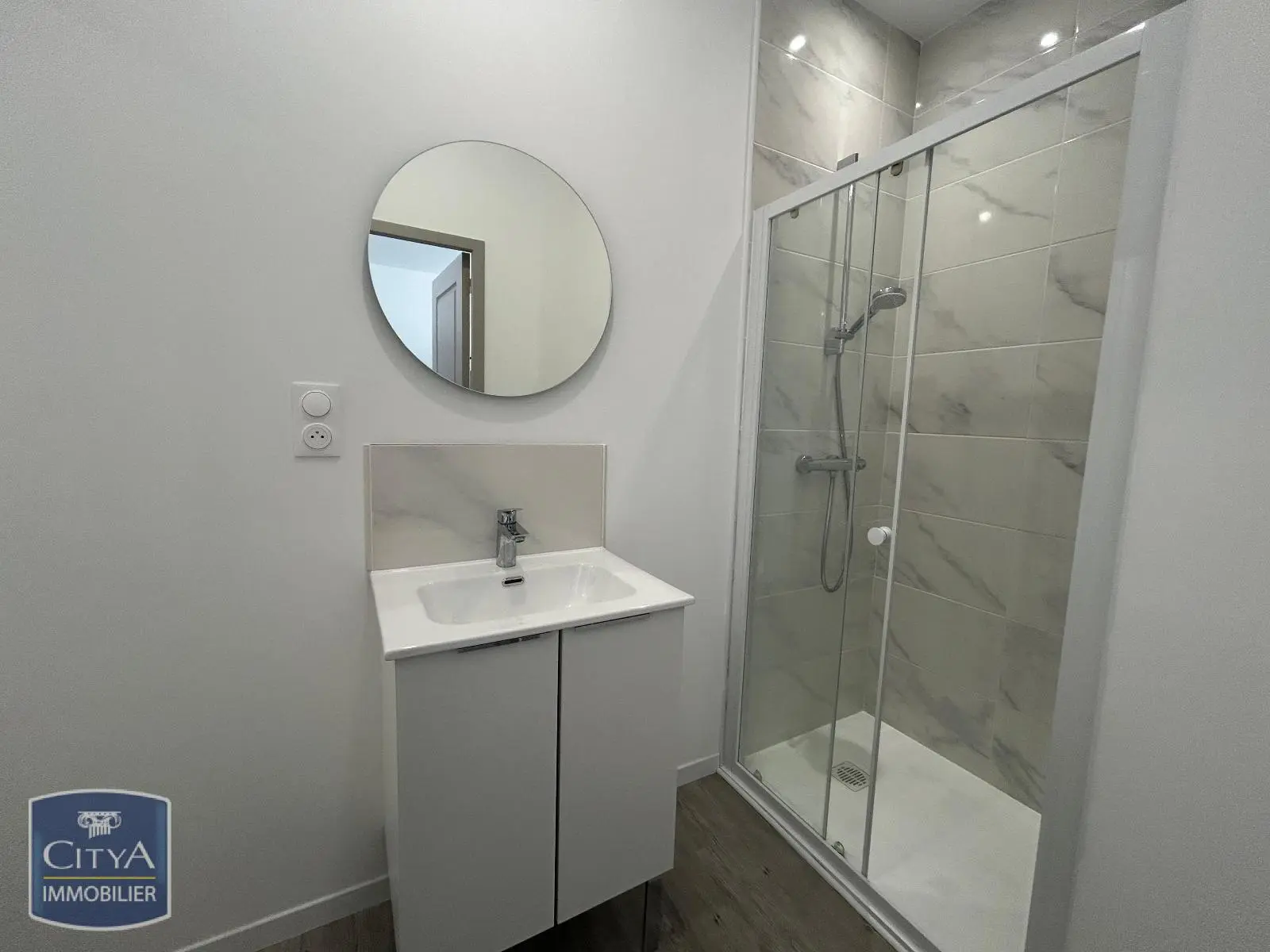 A LOUER STUDIO MEUBLE PROCHE CENTRE