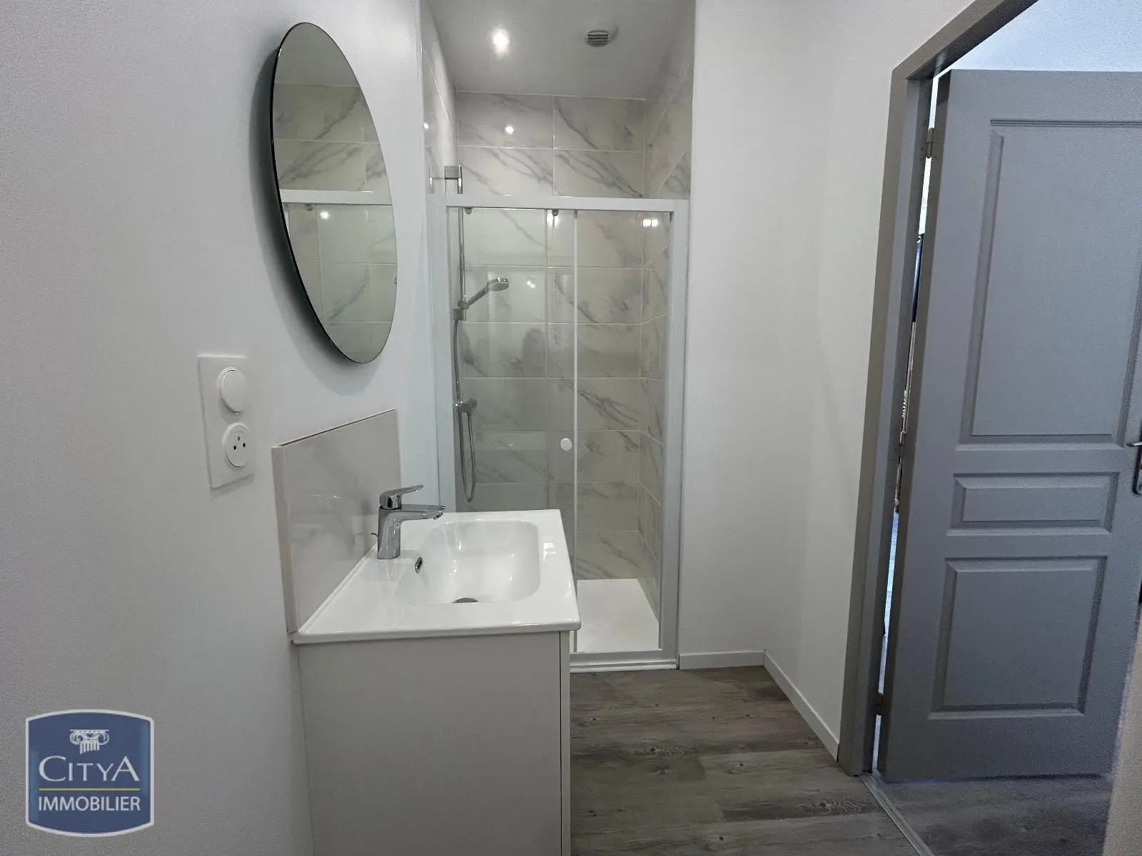 A LOUER STUDIO MEUBLE PROCHE CENTRE