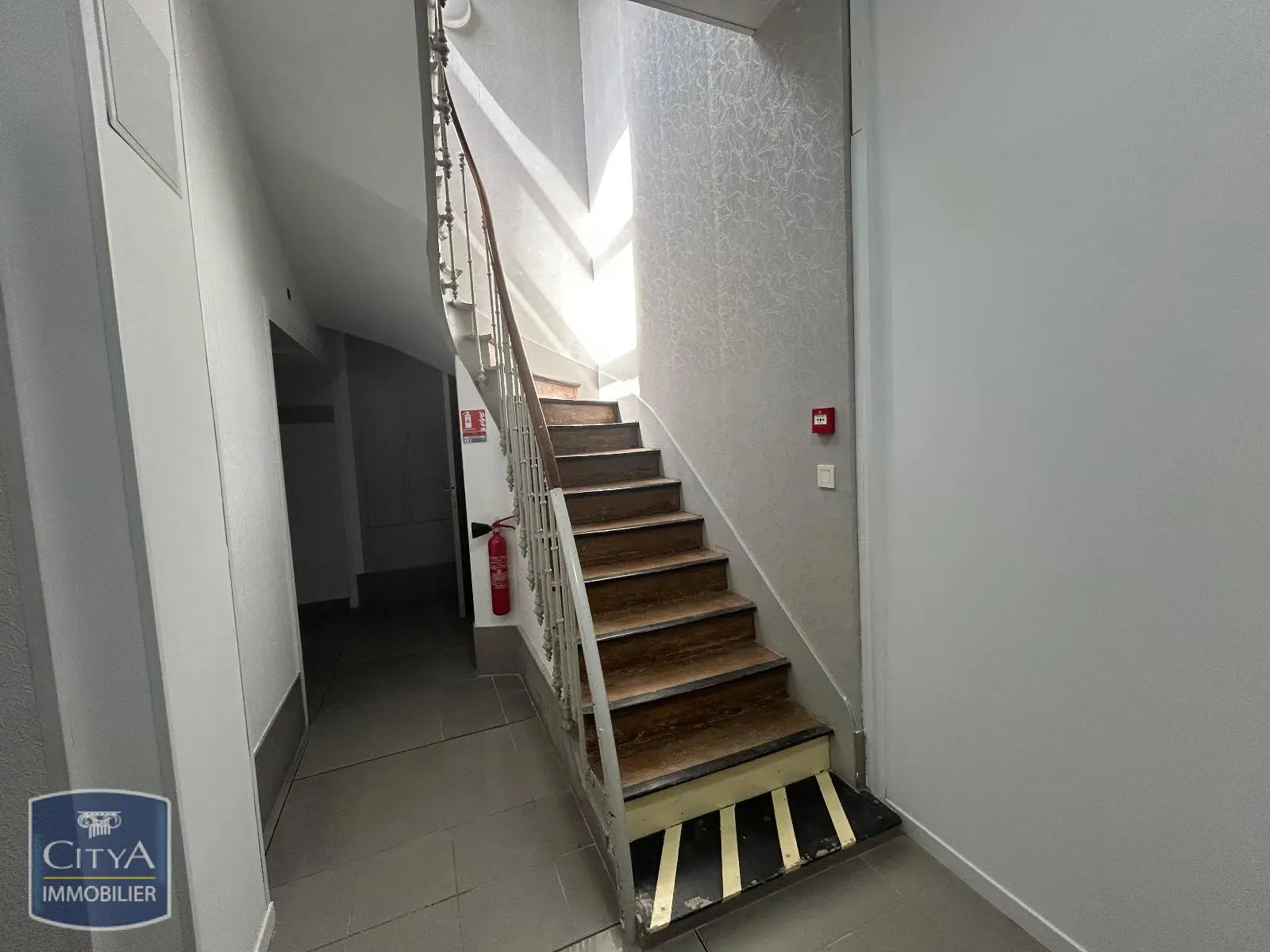 A LOUER STUDIO MEUBLE PROCHE CENTRE