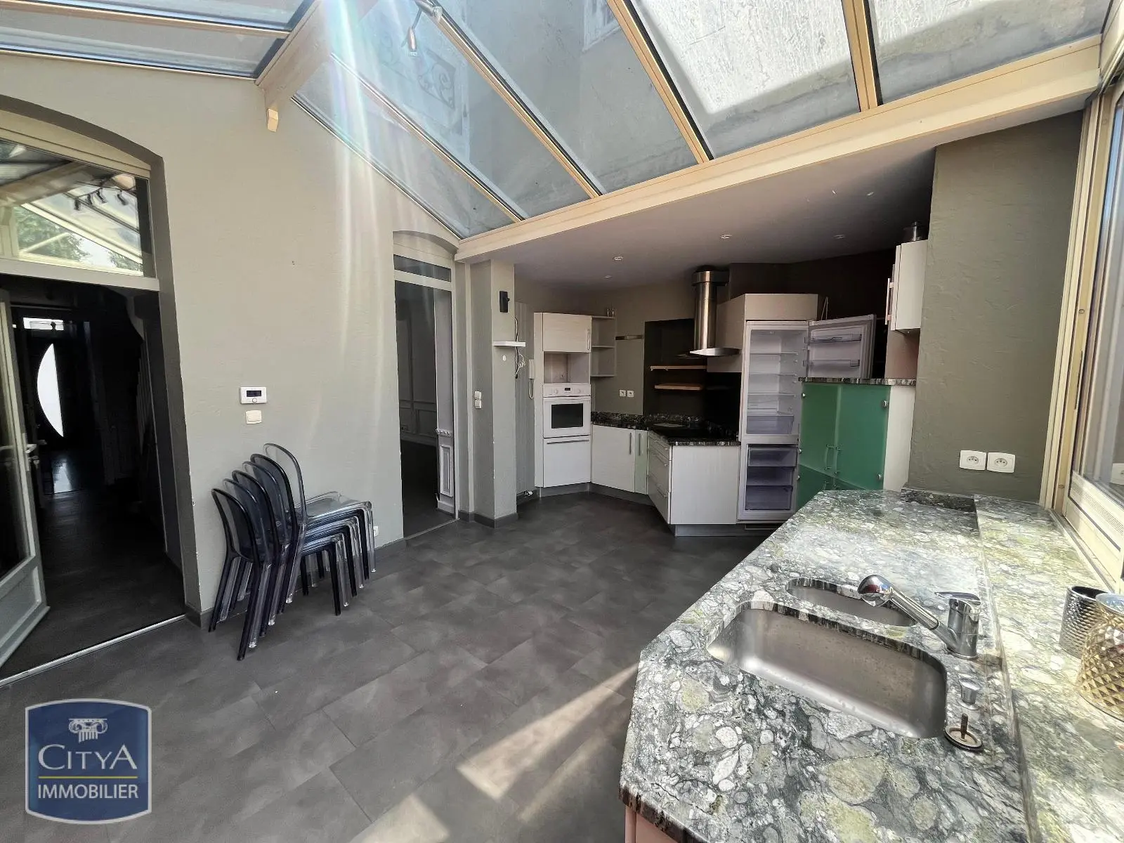 A LOUER LE MANS LOCATION 6 PIECES CENTRE VILLE PROCHE COMMERCES ET TRANSPORT TERRASSE ET CAVE