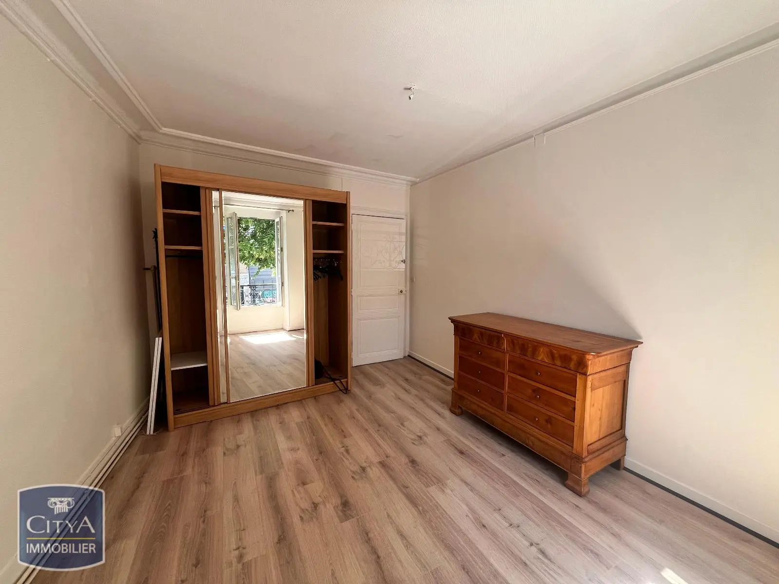 A LOUER LE MANS LOCATION 6 PIECES CENTRE VILLE PROCHE COMMERCES ET TRANSPORT TERRASSE ET CAVE