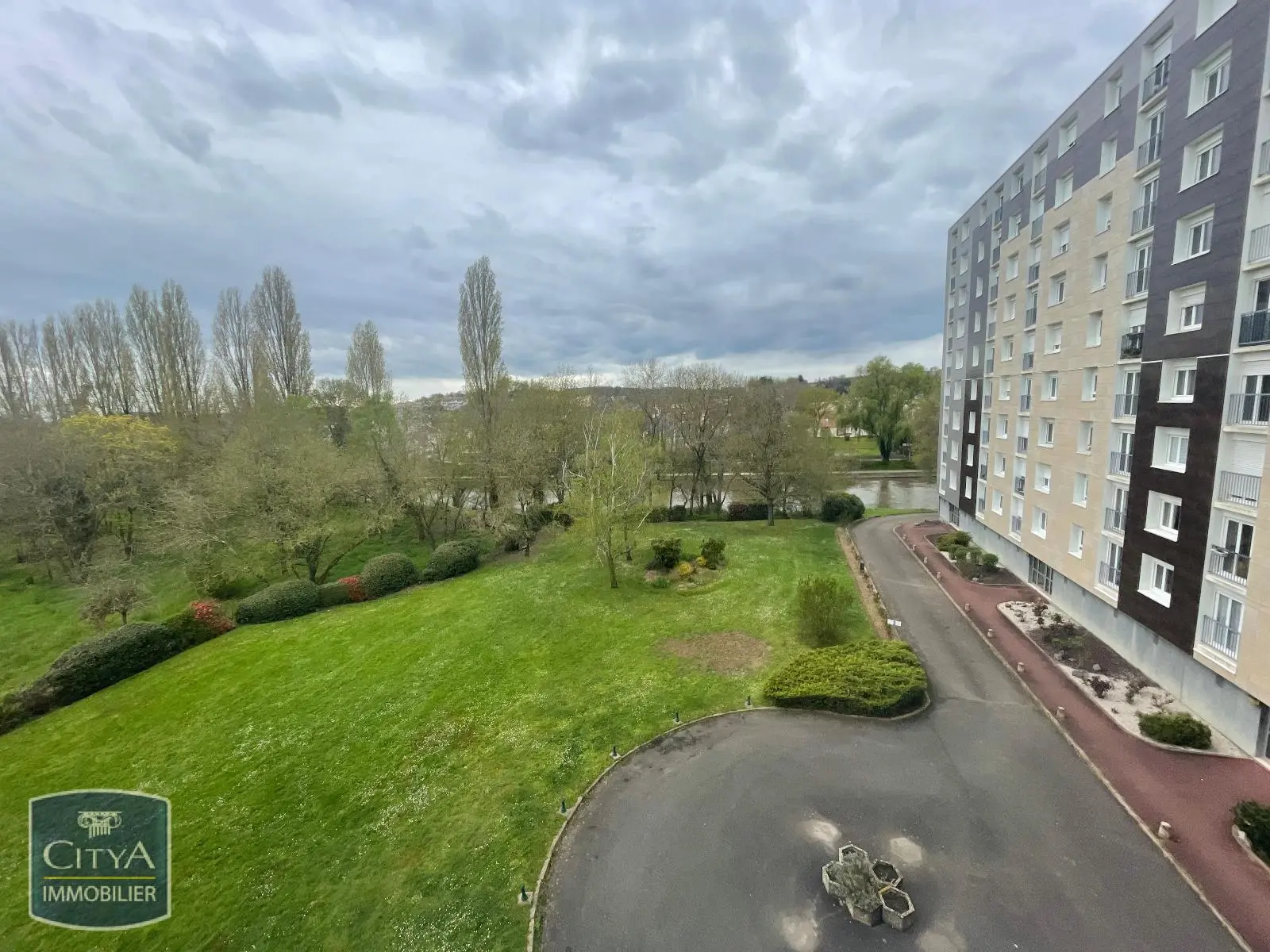 Photo 1 Appartement 1 pièce 23.5m²