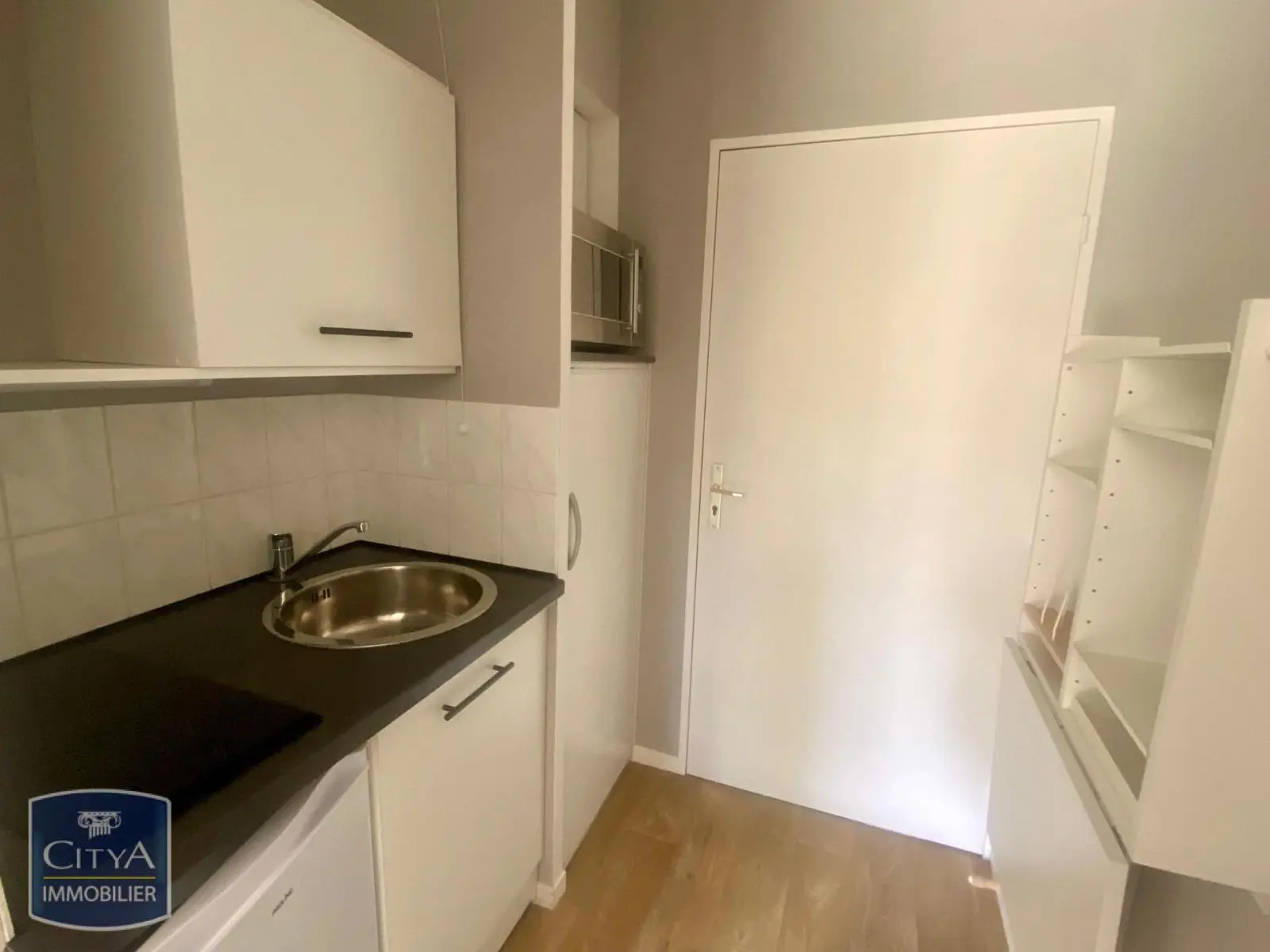 Photo 2 Appartement 1 pièce 17.55m²