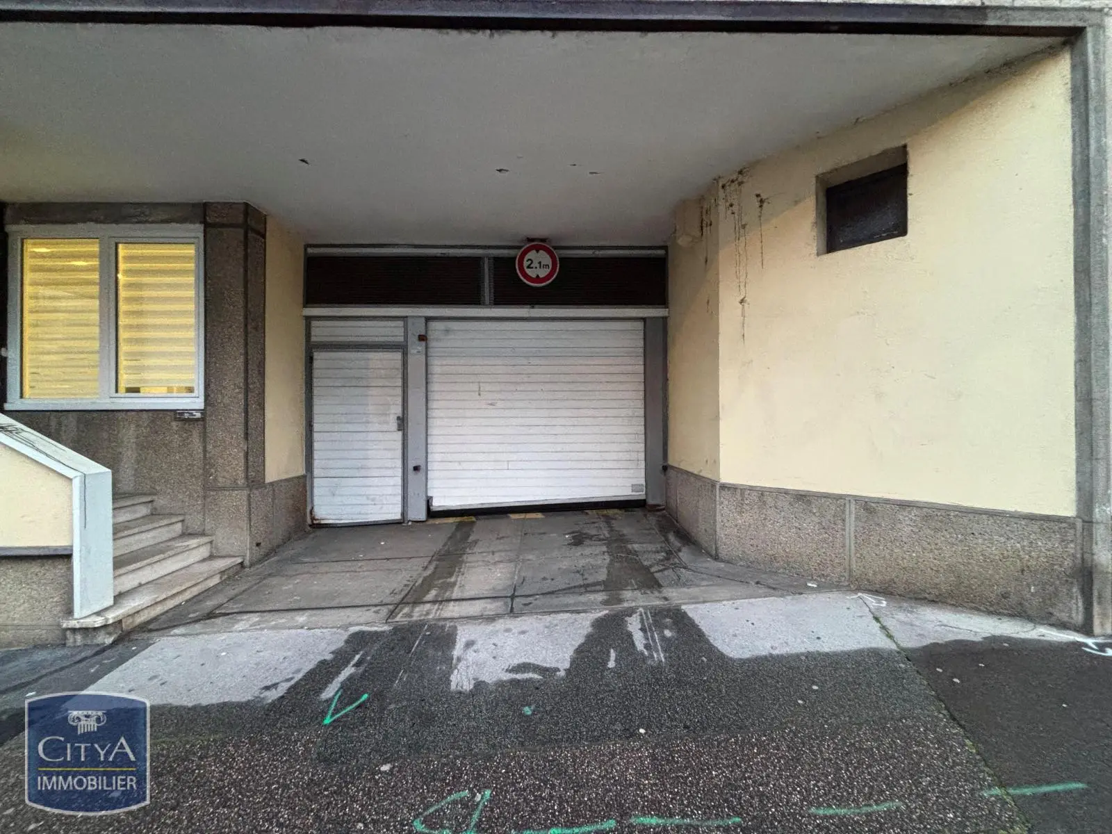 Photo 2 Parking