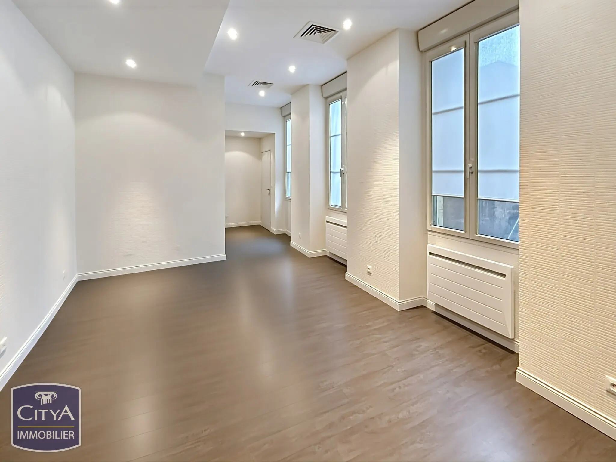 Photo 2 Appartement 1 pièce 42.4m²