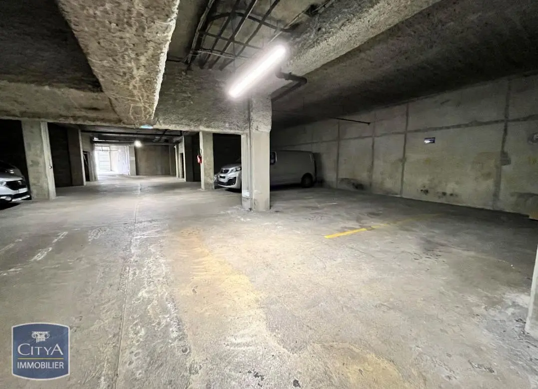 Photo 2 Parking