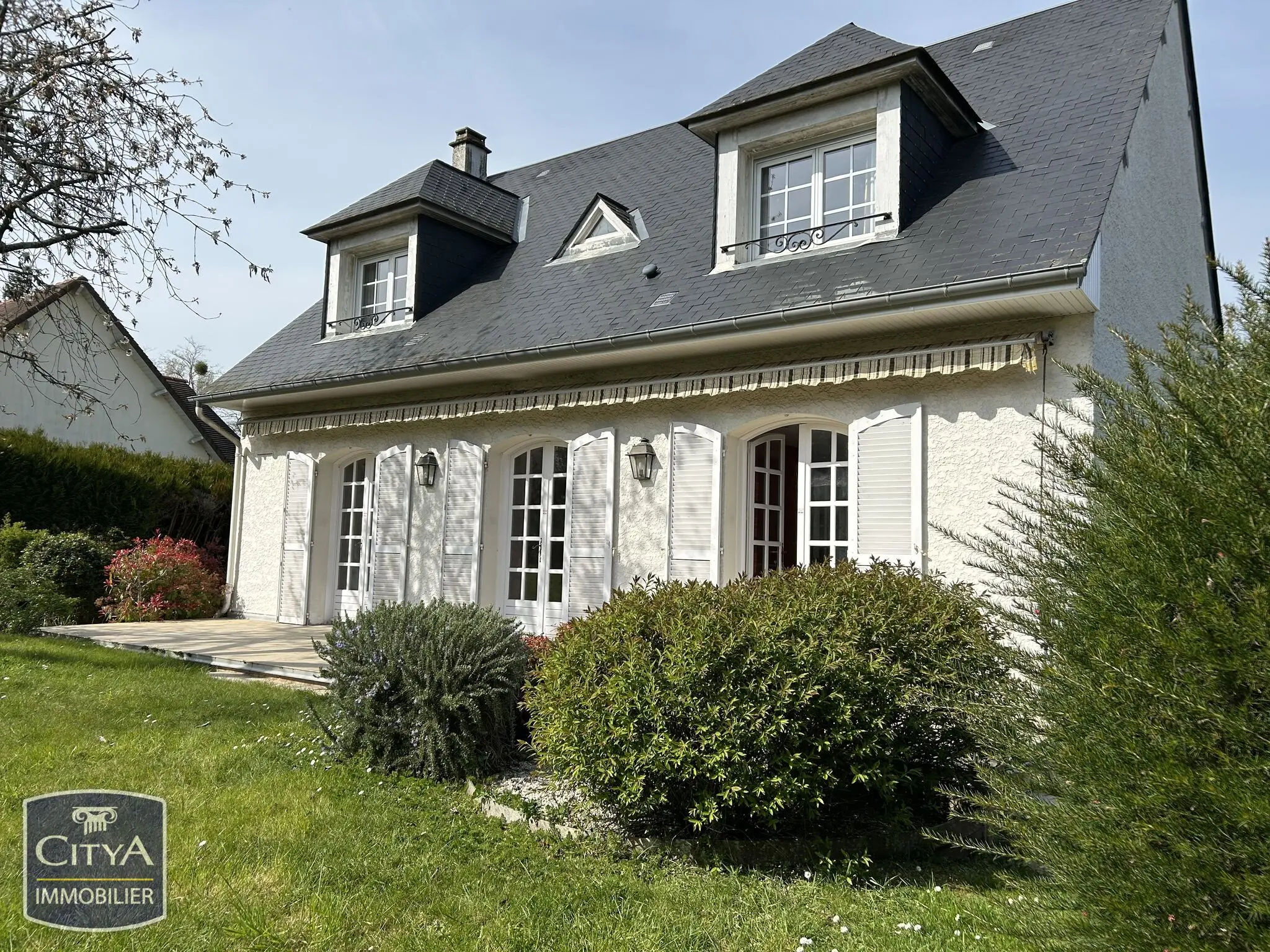 Photo 1 Maison 6 pièces 168m²