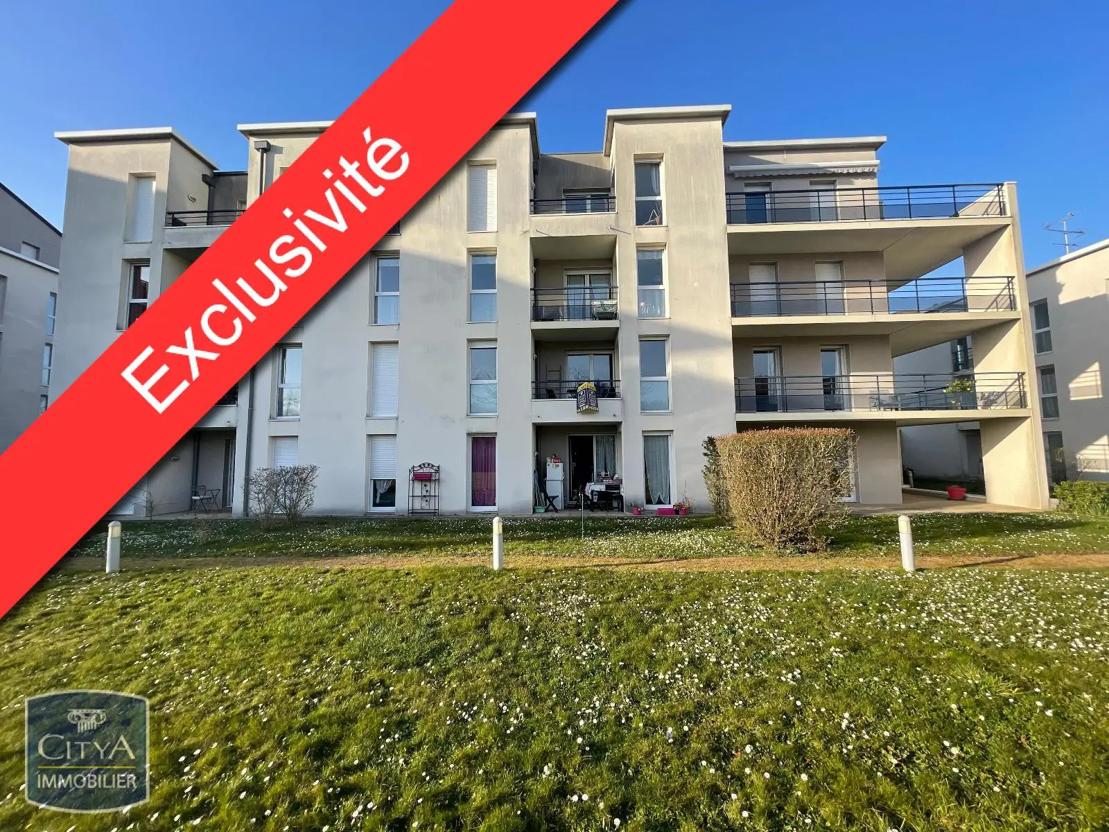 A VENDRE T3 DOUCHE LOCATAIRE EN PLACE IMMEUBLE RÉCENT BUS PROCHE DU CENTRE 2 CHAMBRES PARKING