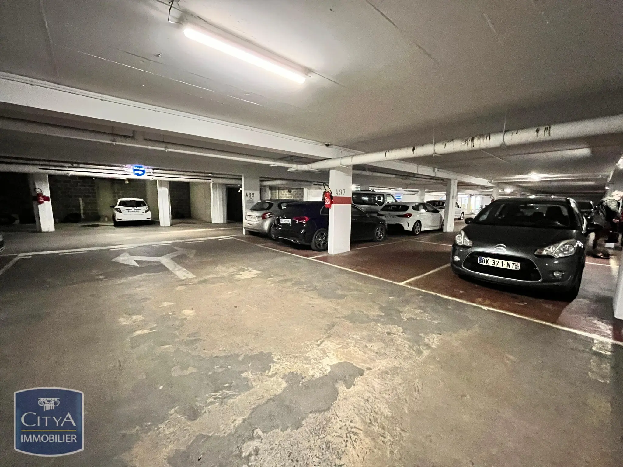 Photo 2 Parking
