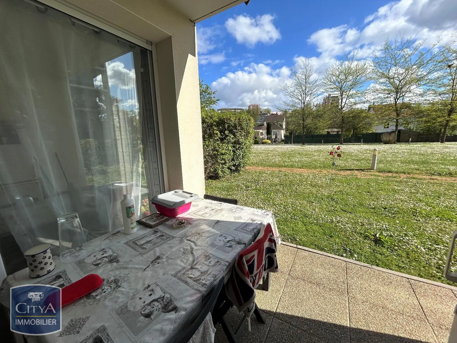 A VENDRE T3 DOUCHE LOCATAIRE EN PLACE IMMEUBLE RÉCENT BUS PROCHE DU CENTRE 2 CHAMBRES PARKING