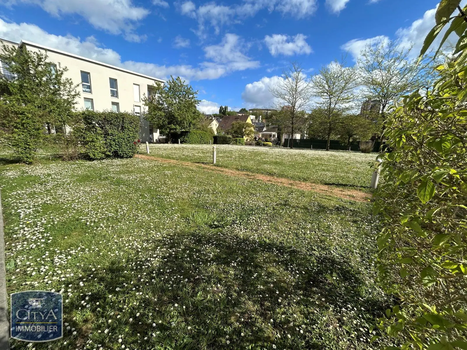 A VENDRE T3 DOUCHE LOCATAIRE EN PLACE IMMEUBLE RÉCENT BUS PROCHE DU CENTRE 2 CHAMBRES PARKING