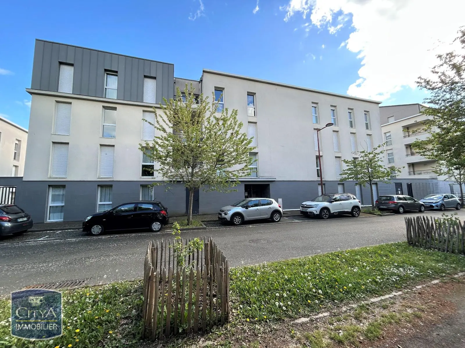 A VENDRE T3 DOUCHE LOCATAIRE EN PLACE IMMEUBLE RÉCENT BUS PROCHE DU CENTRE 2 CHAMBRES PARKING