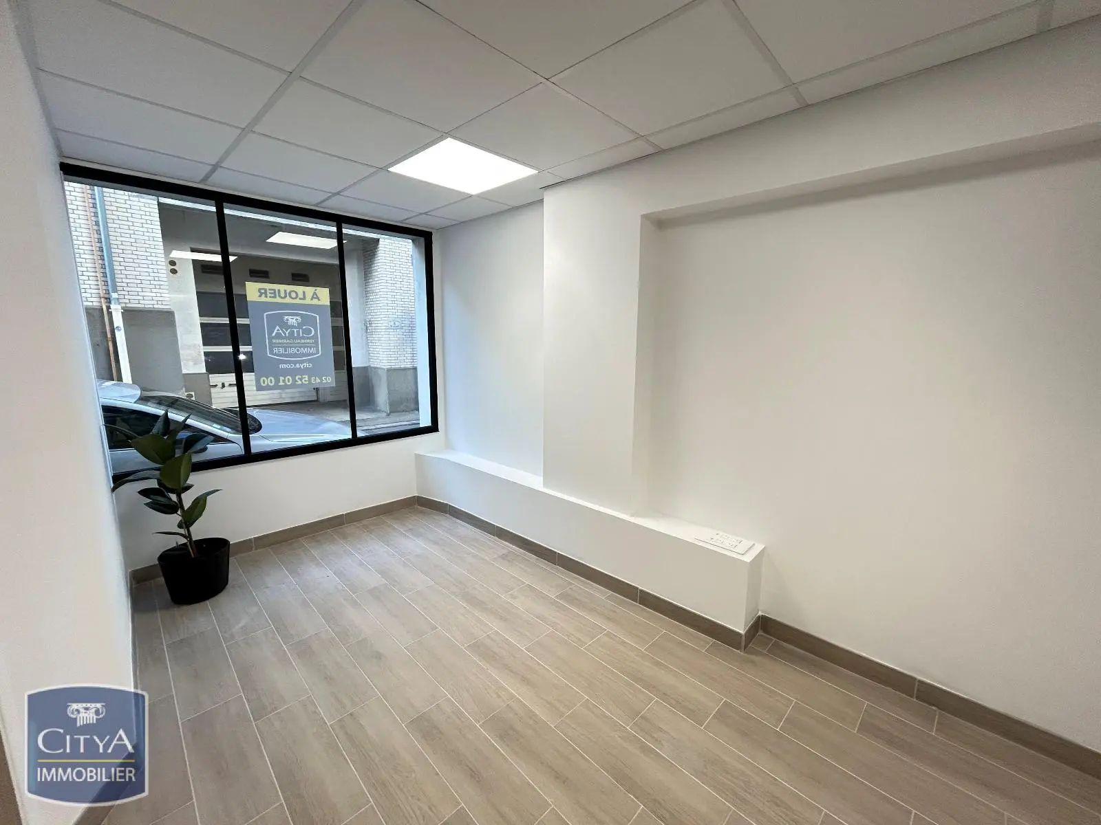 Photo 1 Local Commercial