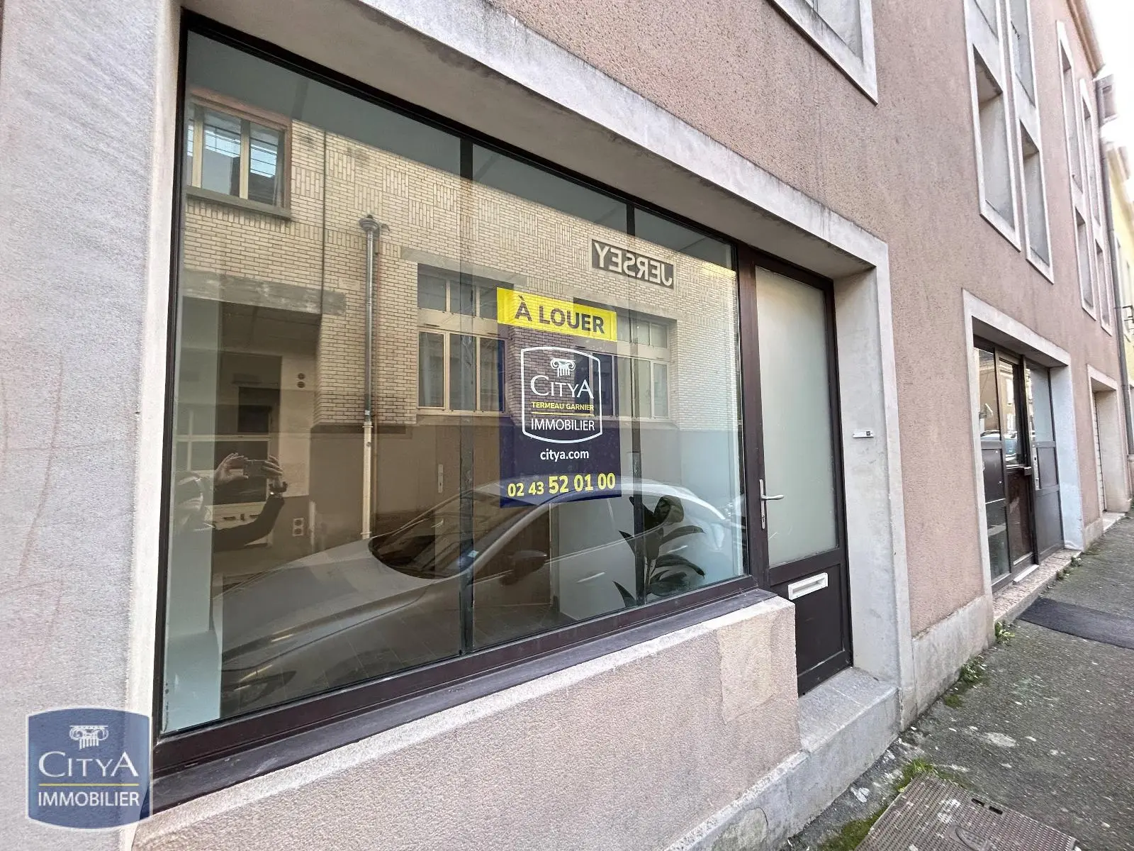 Photo 16 Local Commercial