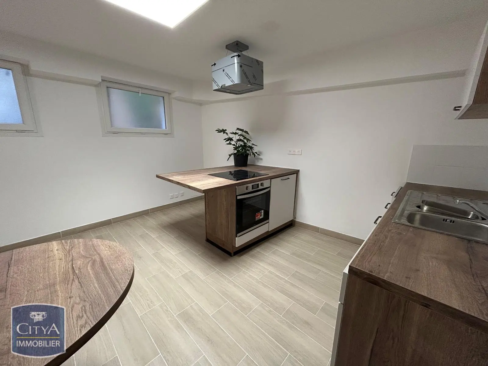 Photo 8 Local Commercial