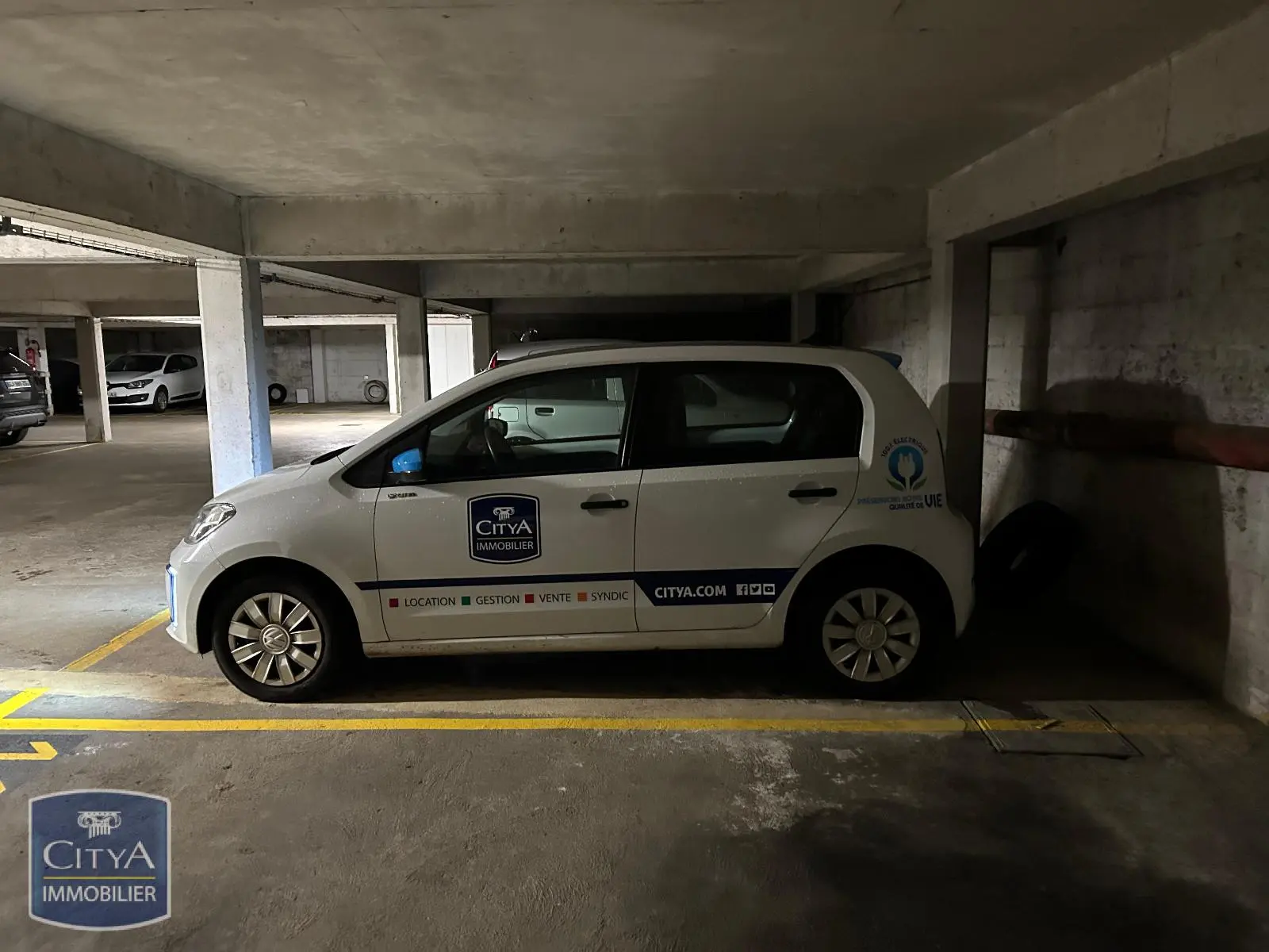 Photo 2 Parking