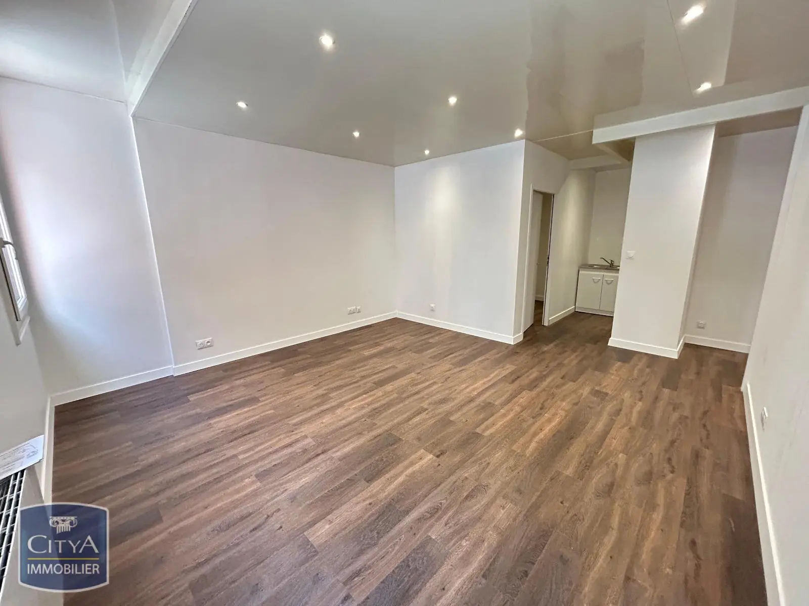 Photo 1 local professionnel Le Mans