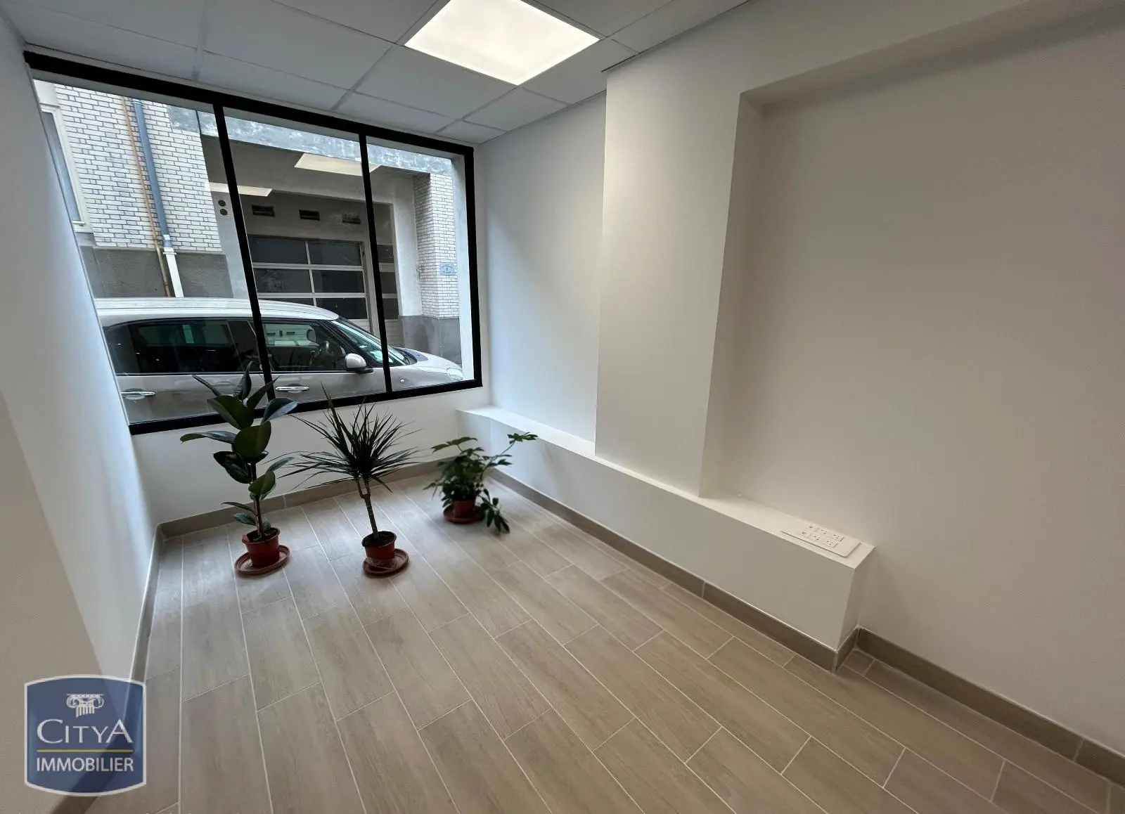 Photo 1 Local Commercial