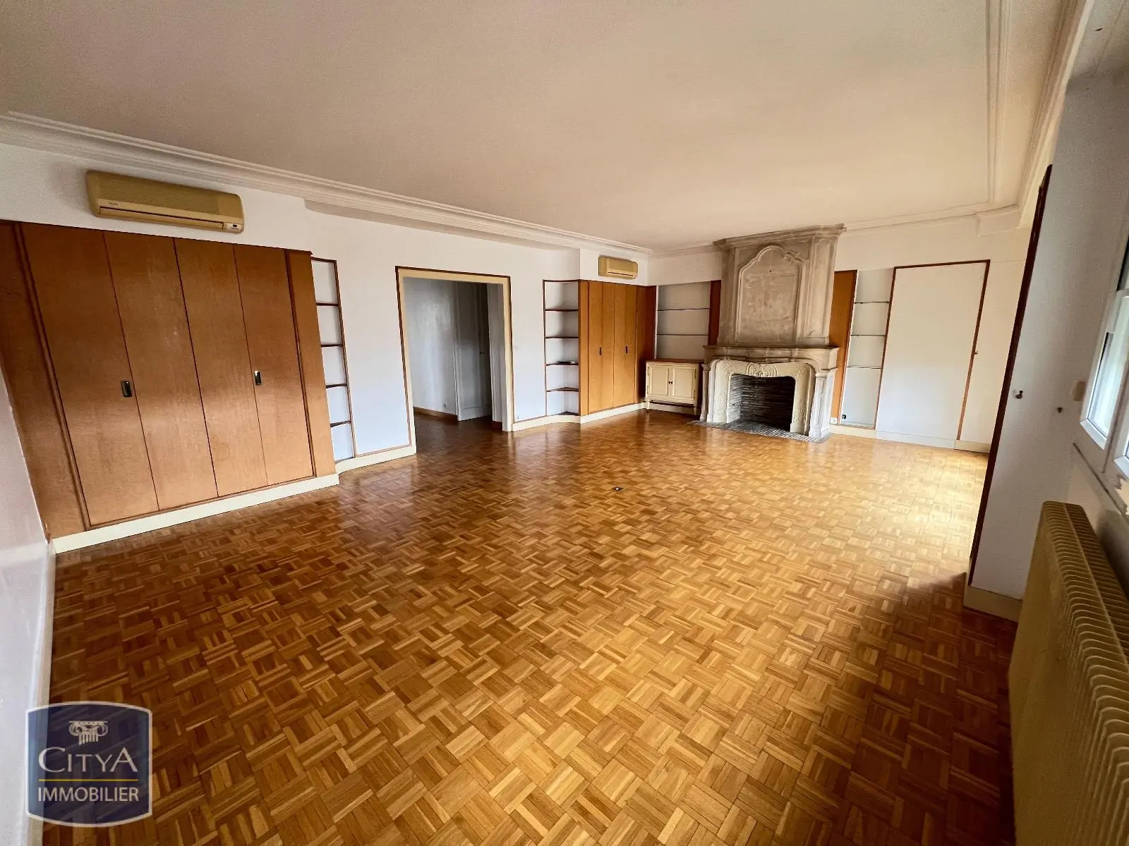 Photo 1 Appartement 6 pièces 163.19m²