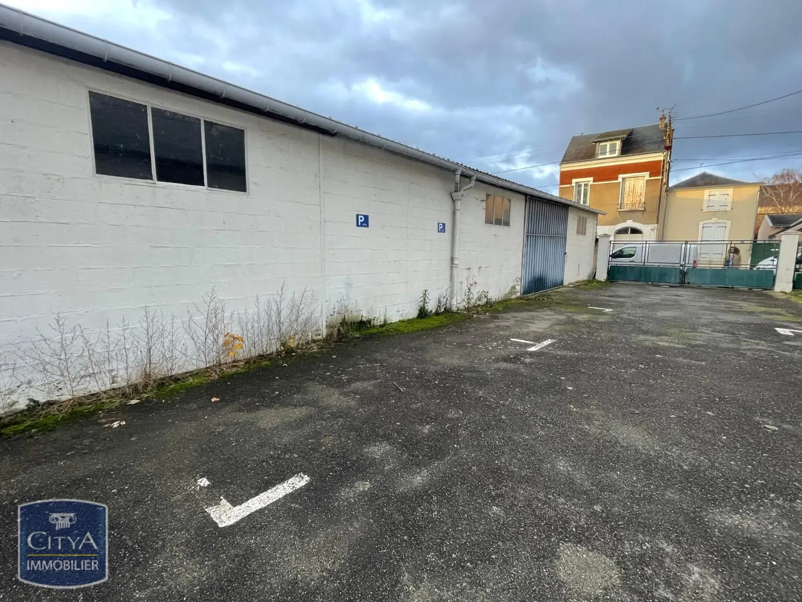 Photo 1 Parking