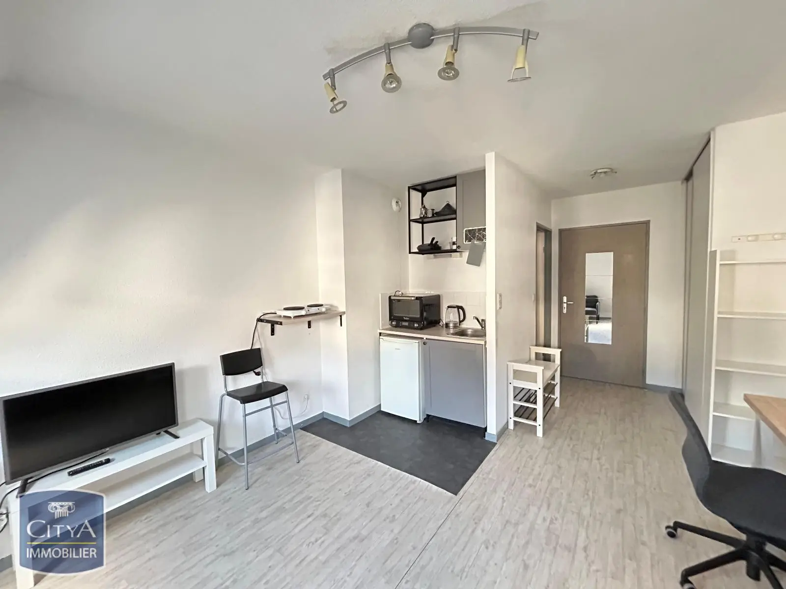 Photo 1 Appartement 1 pièce 18.39m²