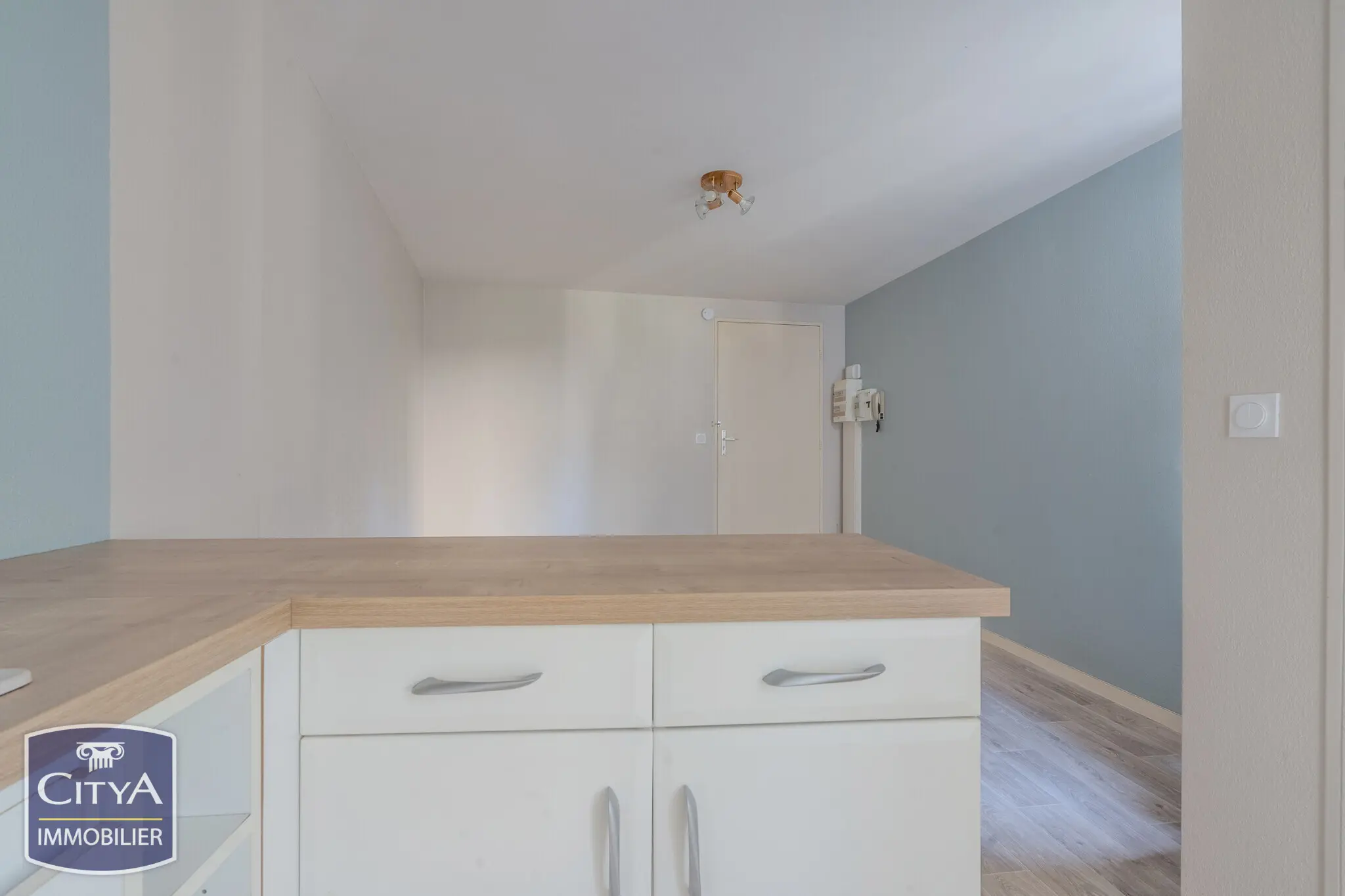 Photo 1 Appartement 1 pièce 22.7m²
