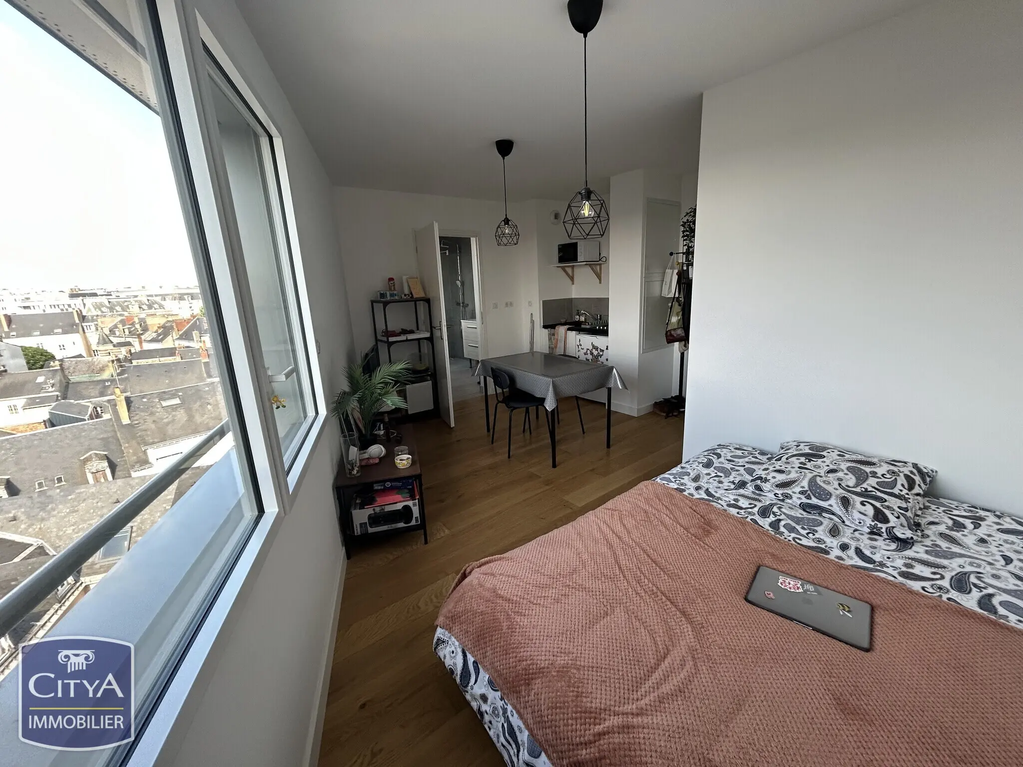 Photo 1 Appartement 1 pièce 24.3m²