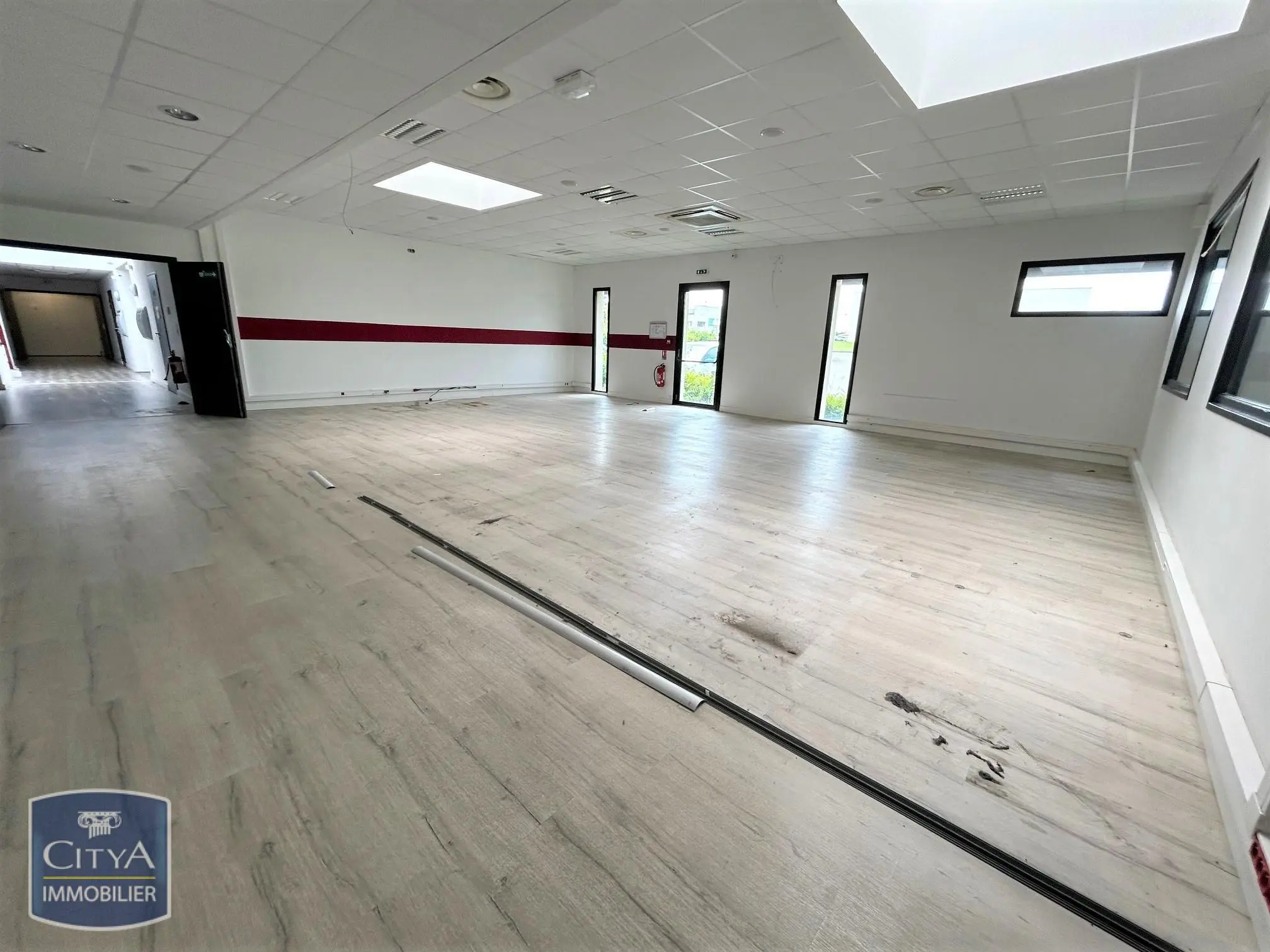 Photo 2 Local Commercial 986m²
