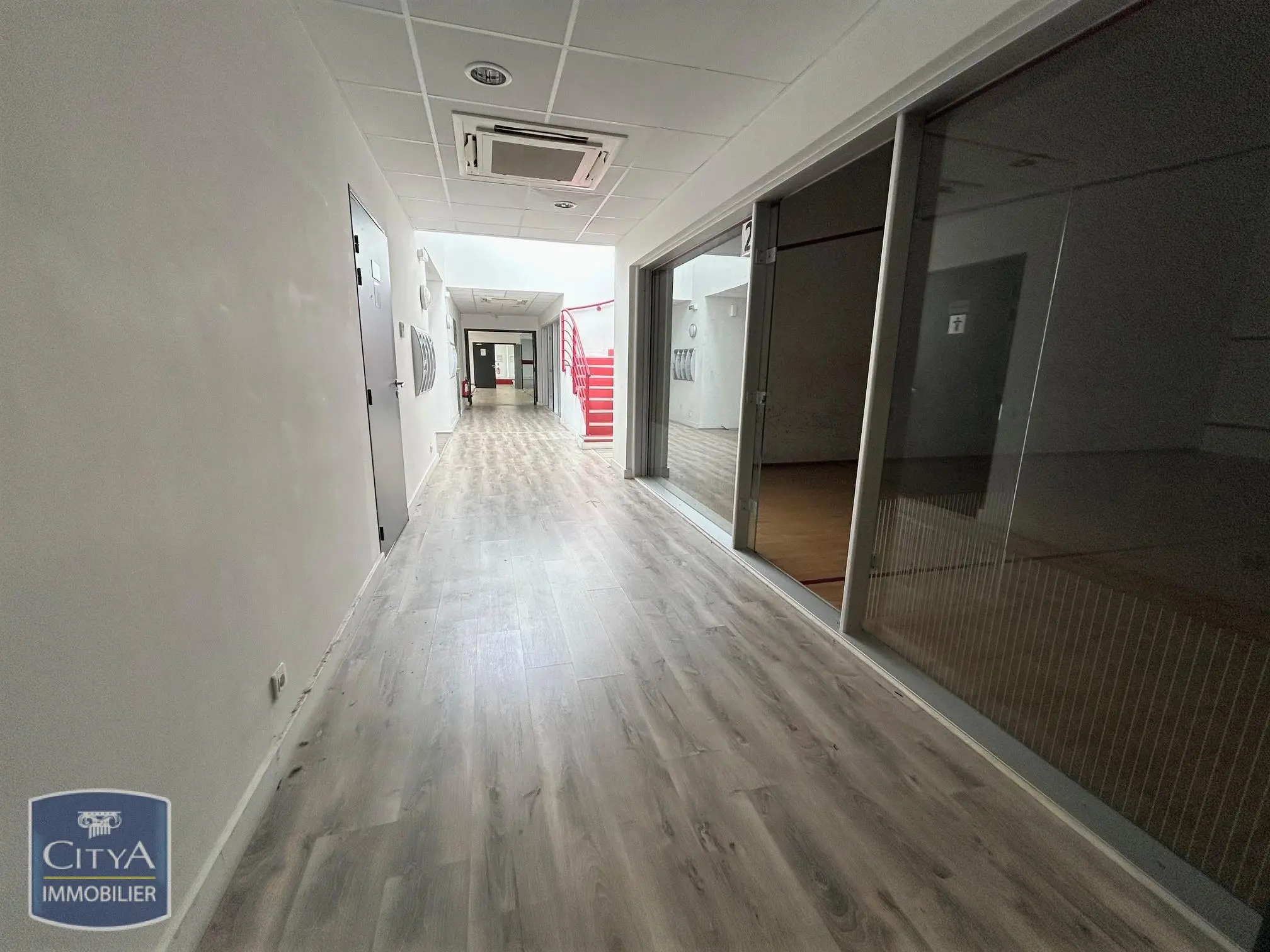 Photo 5 Local Commercial 986m²