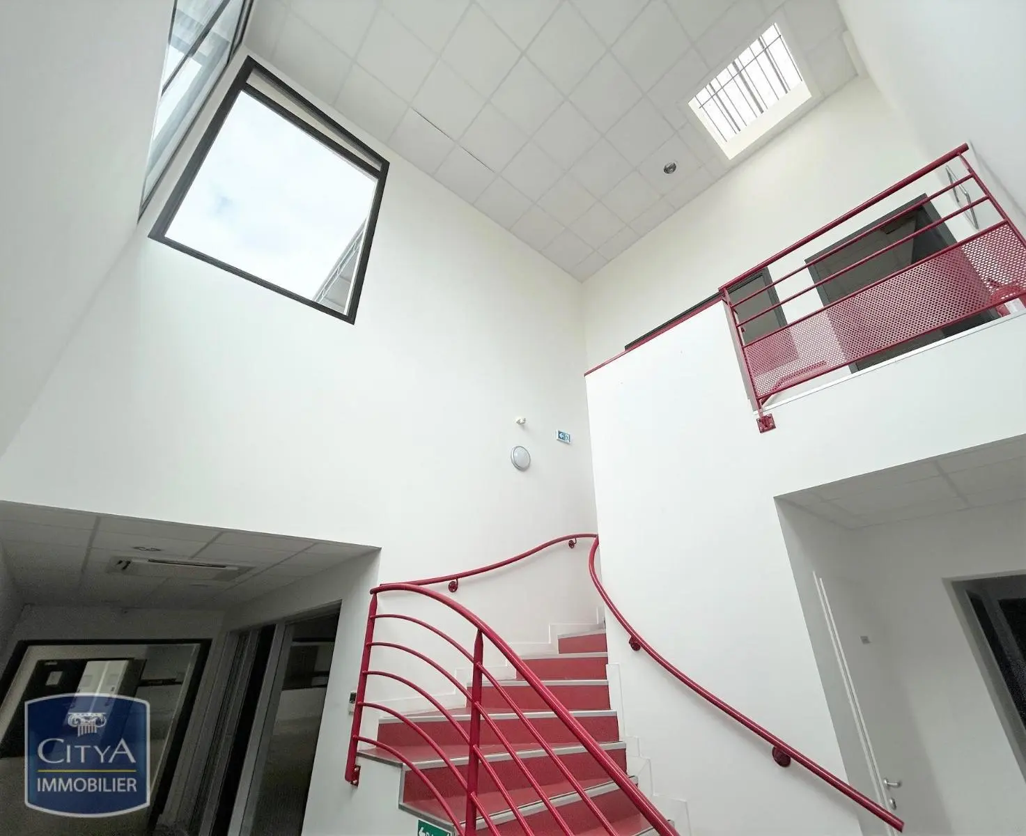 Photo 3 Local Commercial 986m²