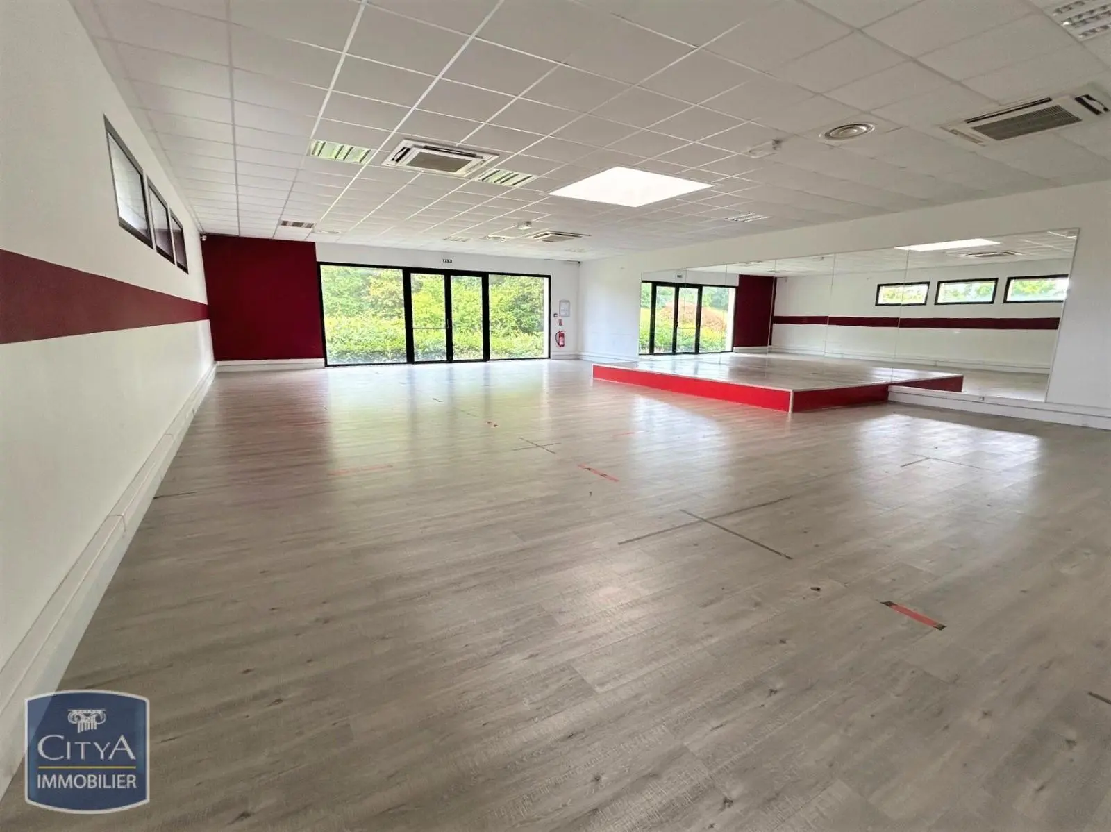 Photo 1 Local Commercial 986m²