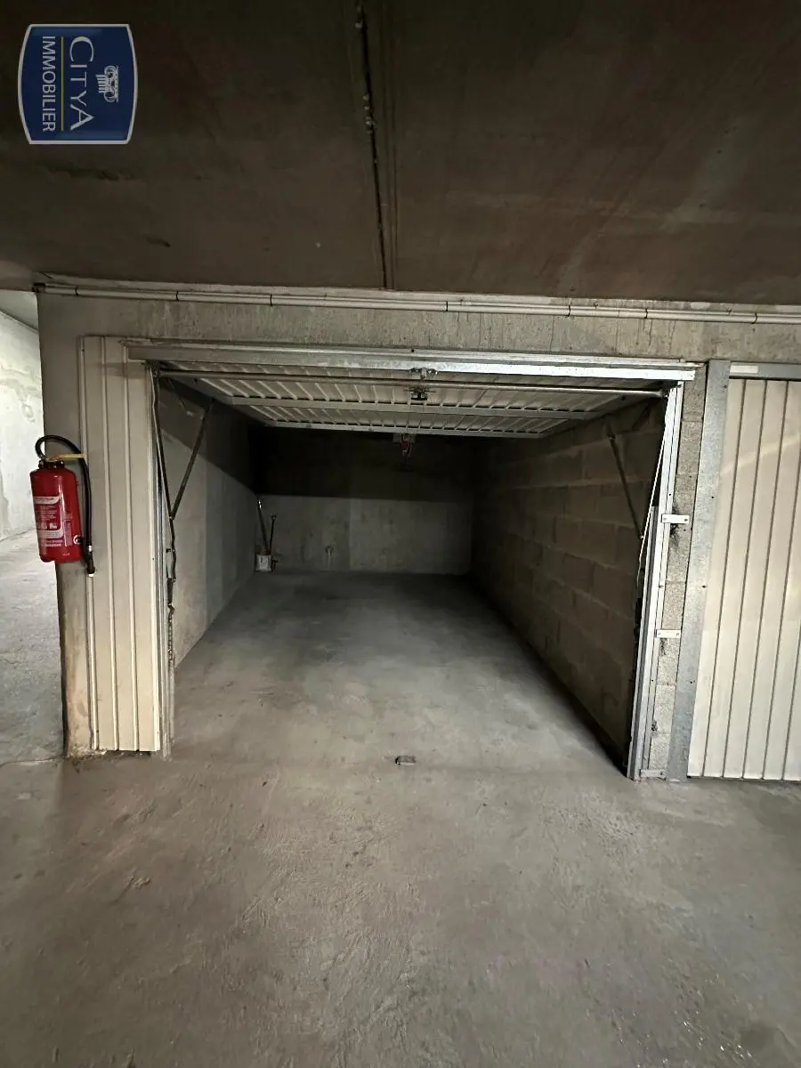 Photo 2 Parking