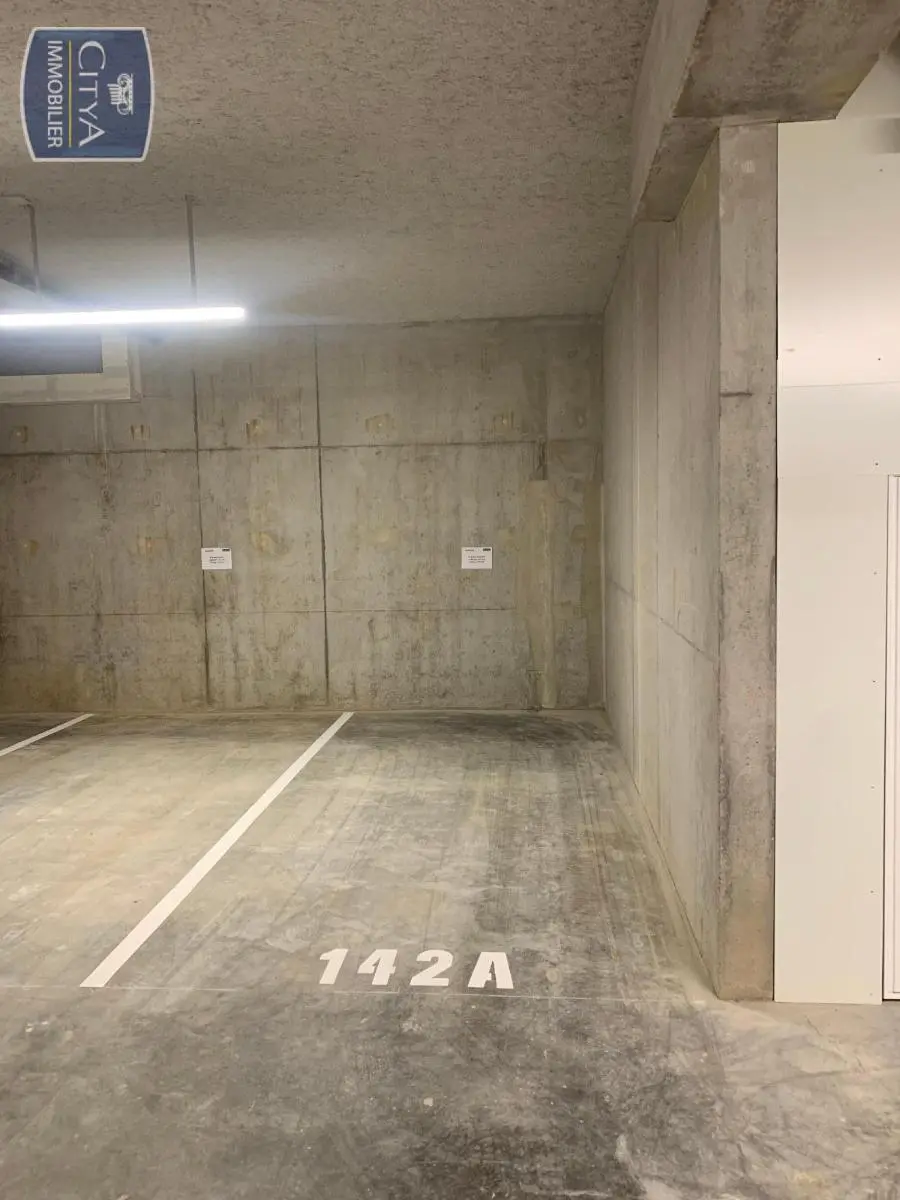 Photo 2 Parking