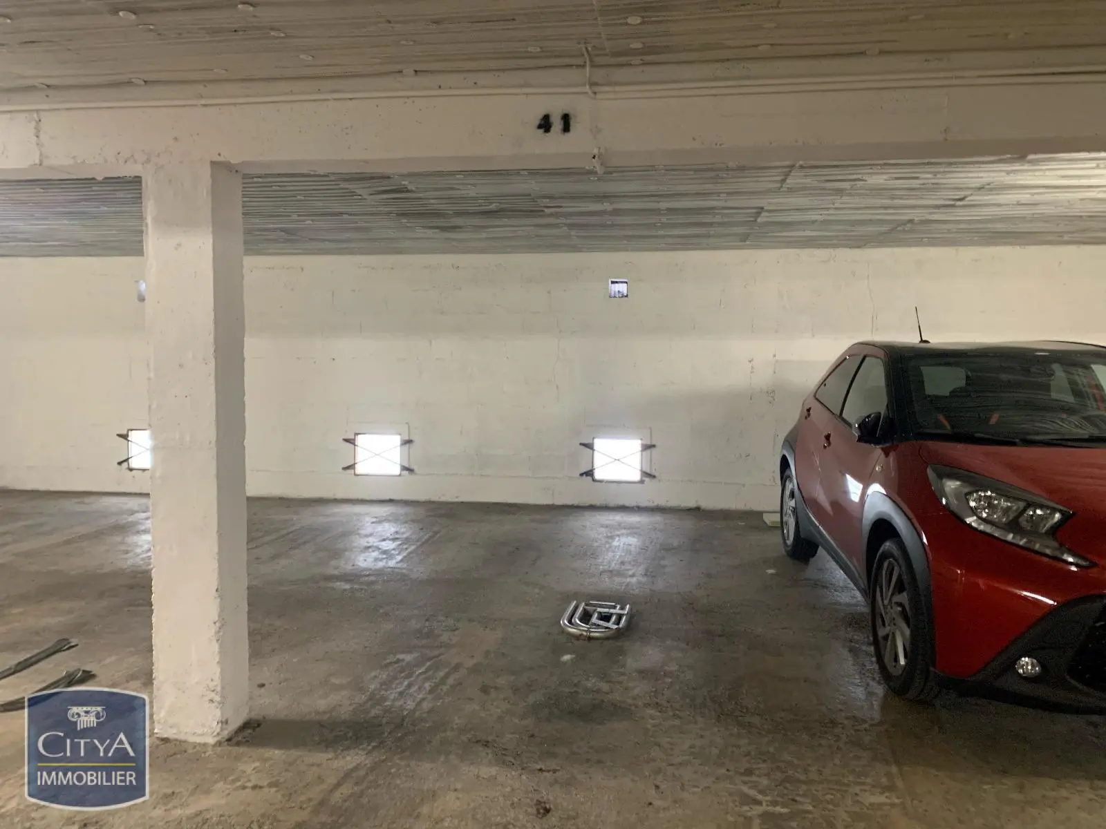 Photo 1 Parking