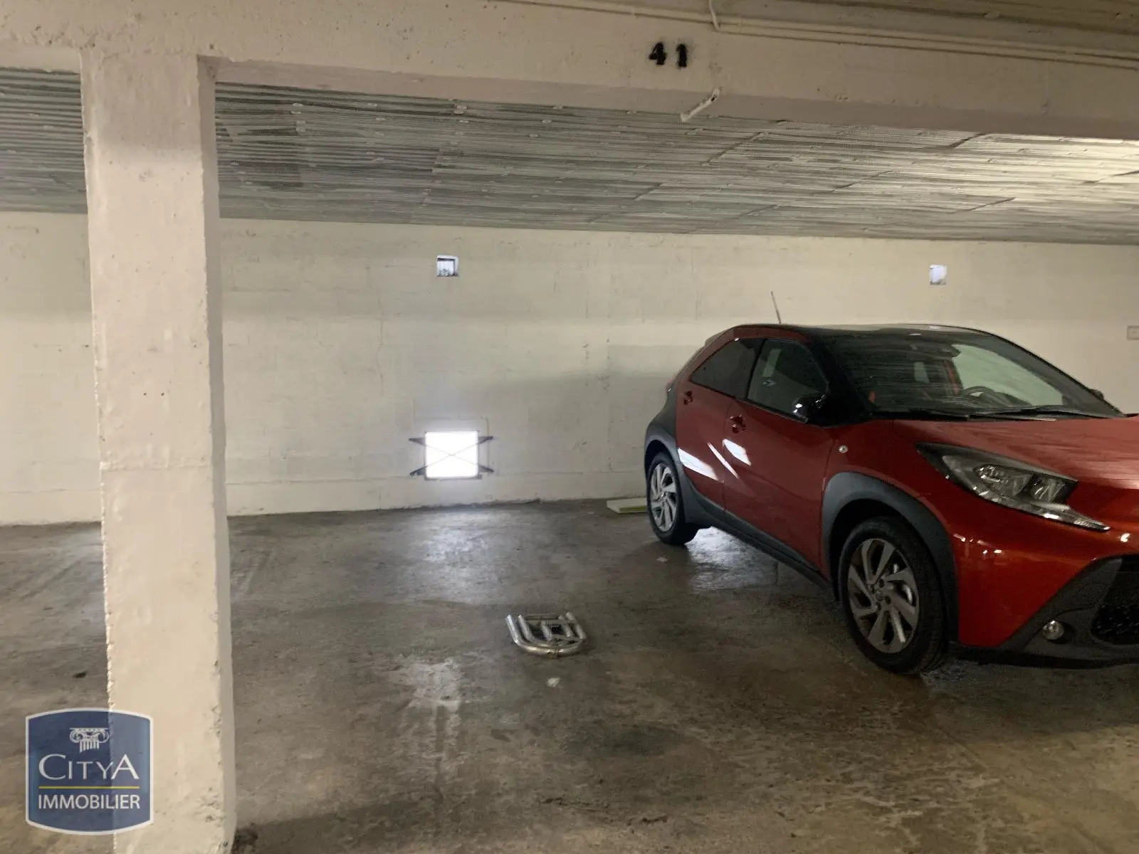 Photo 2 Parking
