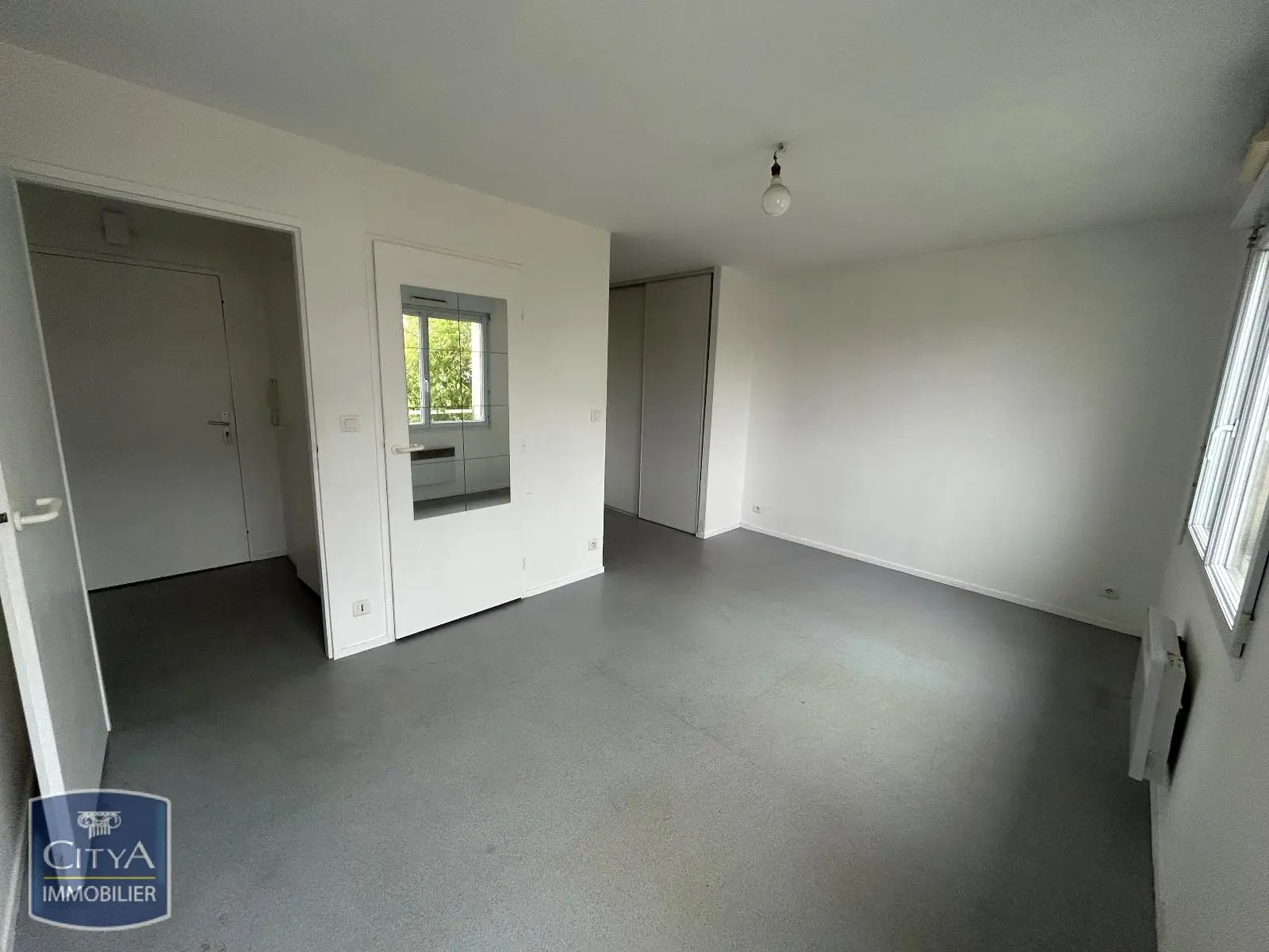 Photo 2 Appartement 1 pièce 23.97m²