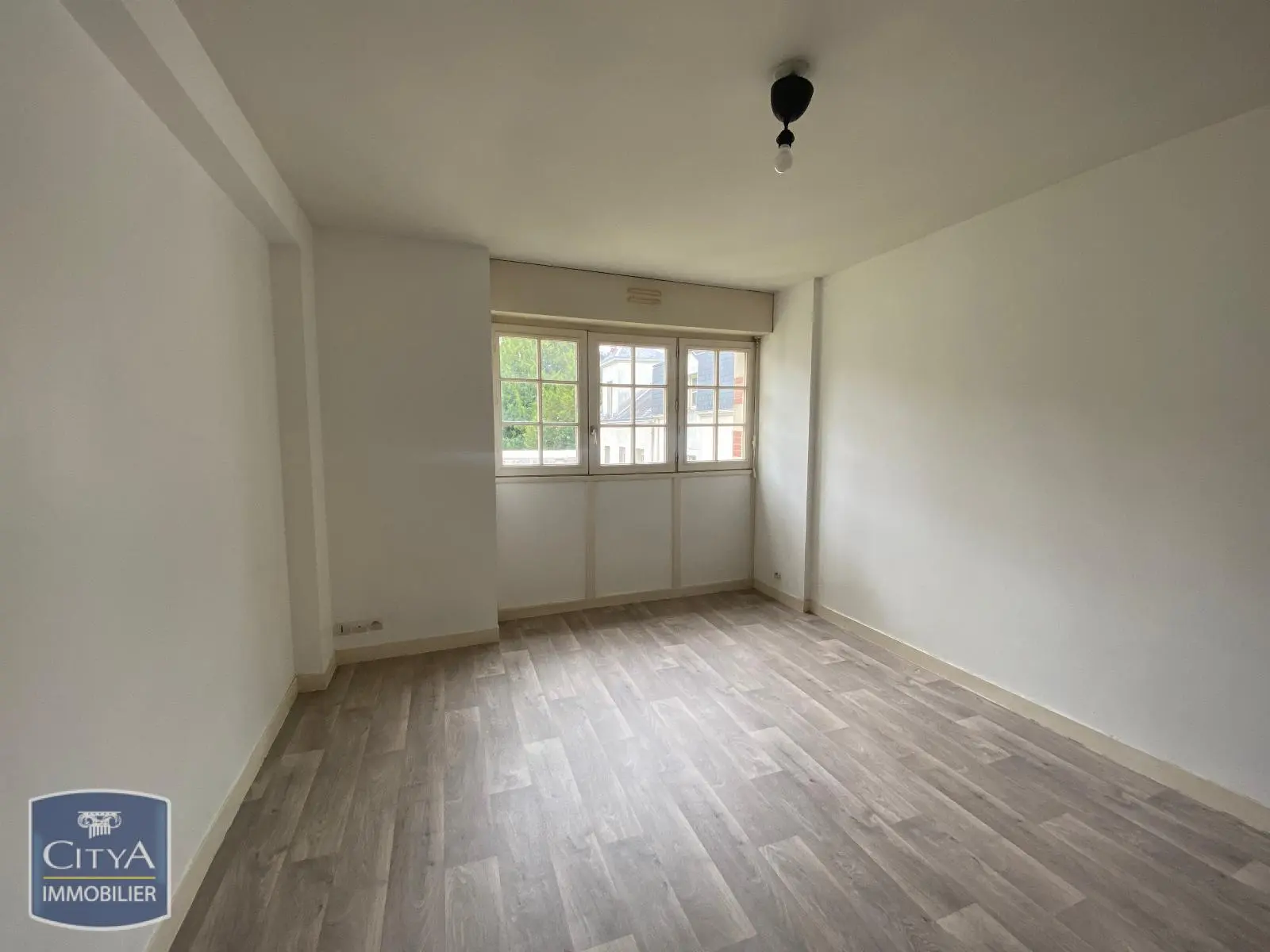 Photo 1 Appartement 1 pièce 23.9m²