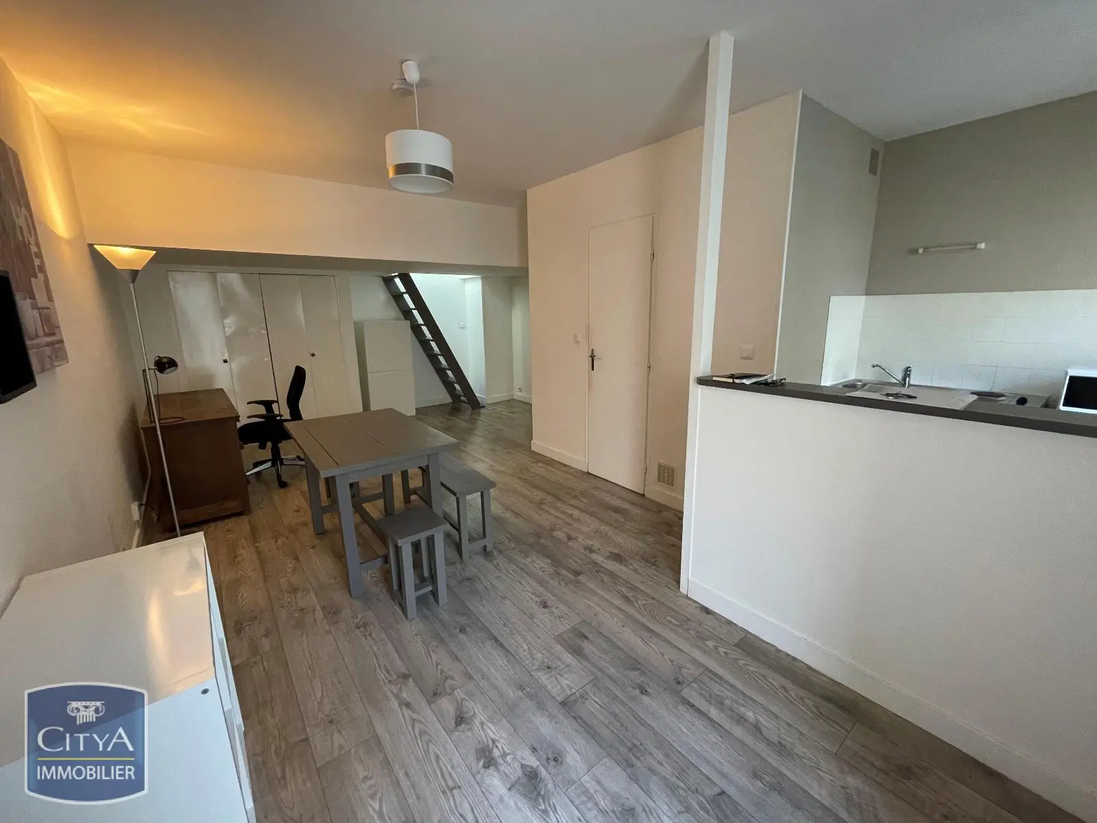 Photo 1 Appartement 1 pièce 29m²