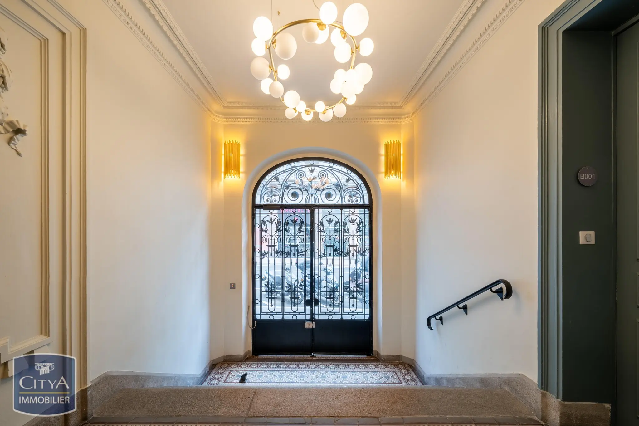 Photo 1 Appartement 5 pièces 141.21m²