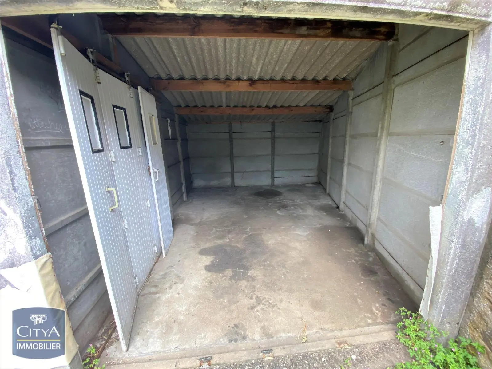 Photo 1 Parking