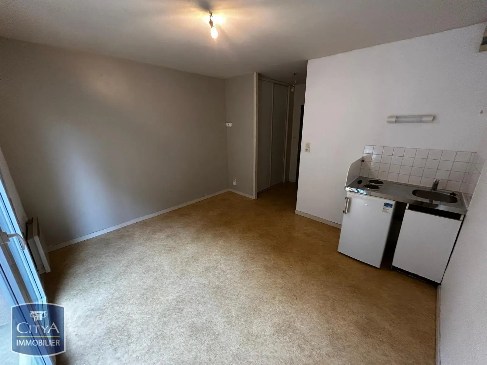 Photo 1 Appartement 1 pièce 18m²