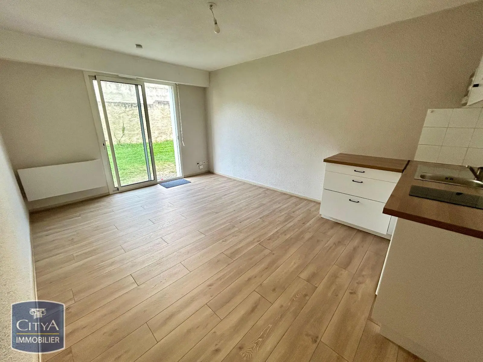 Photo 1 Appartement 1 pièce 23.85m²