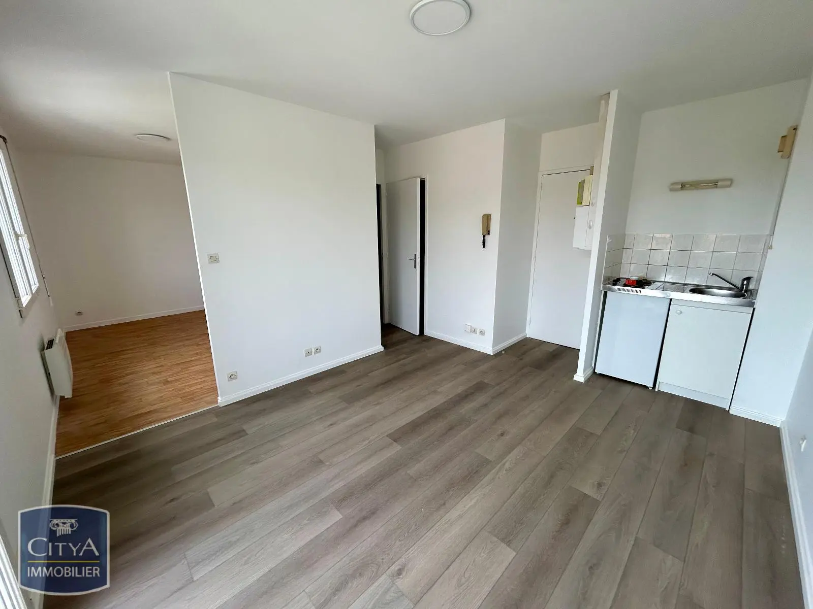 Photo 1 Appartement 1 pièce 28.42m²