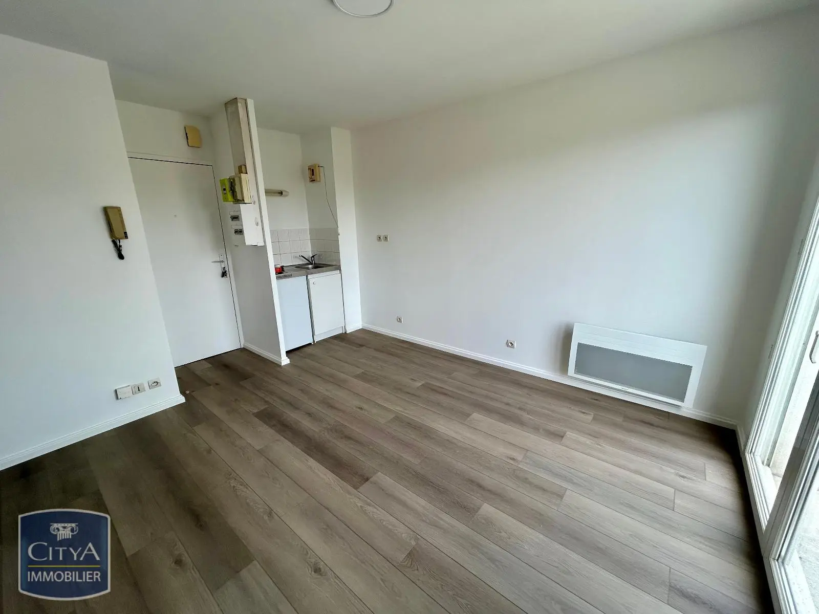 Photo 2 Appartement 1 pièce 28.42m²