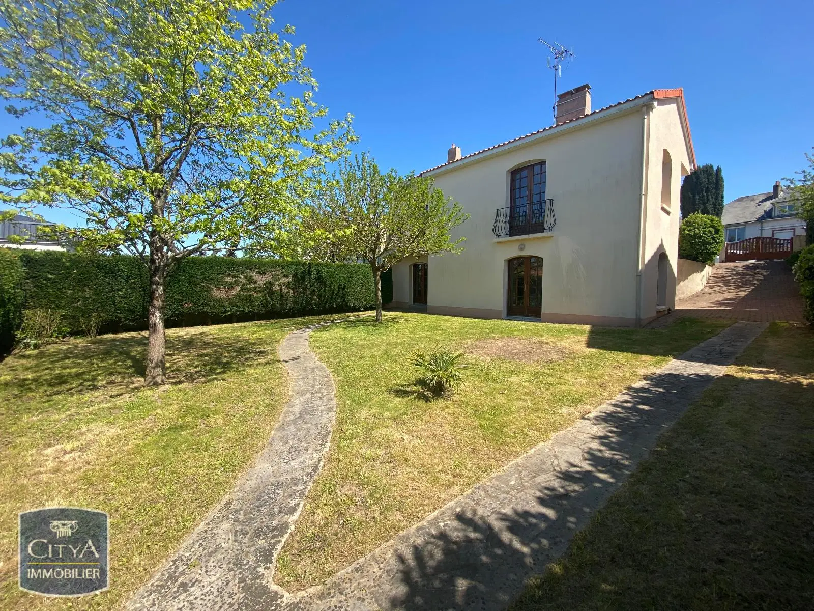 Photo 1 Maison 4 pièces 140m²