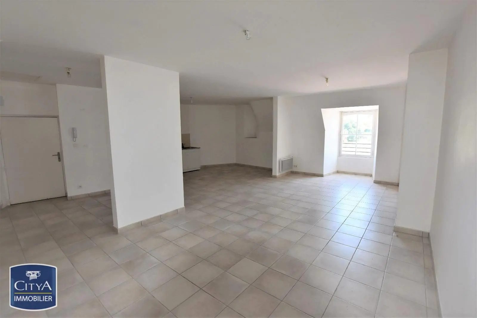 Photo 1 Appartement 2 pièces 75.82m²