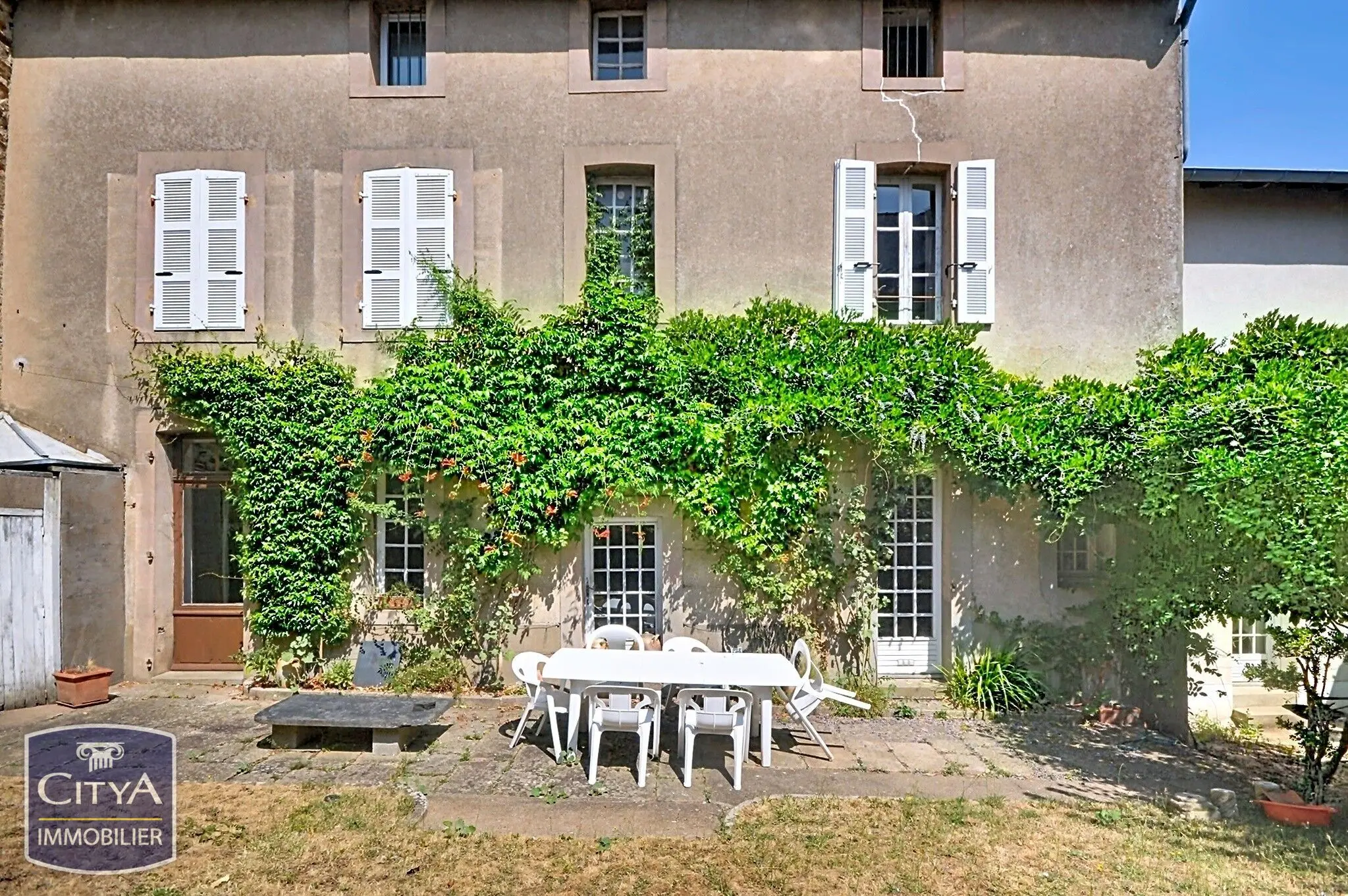 Photo 1 Maison 10 pièces 258m²